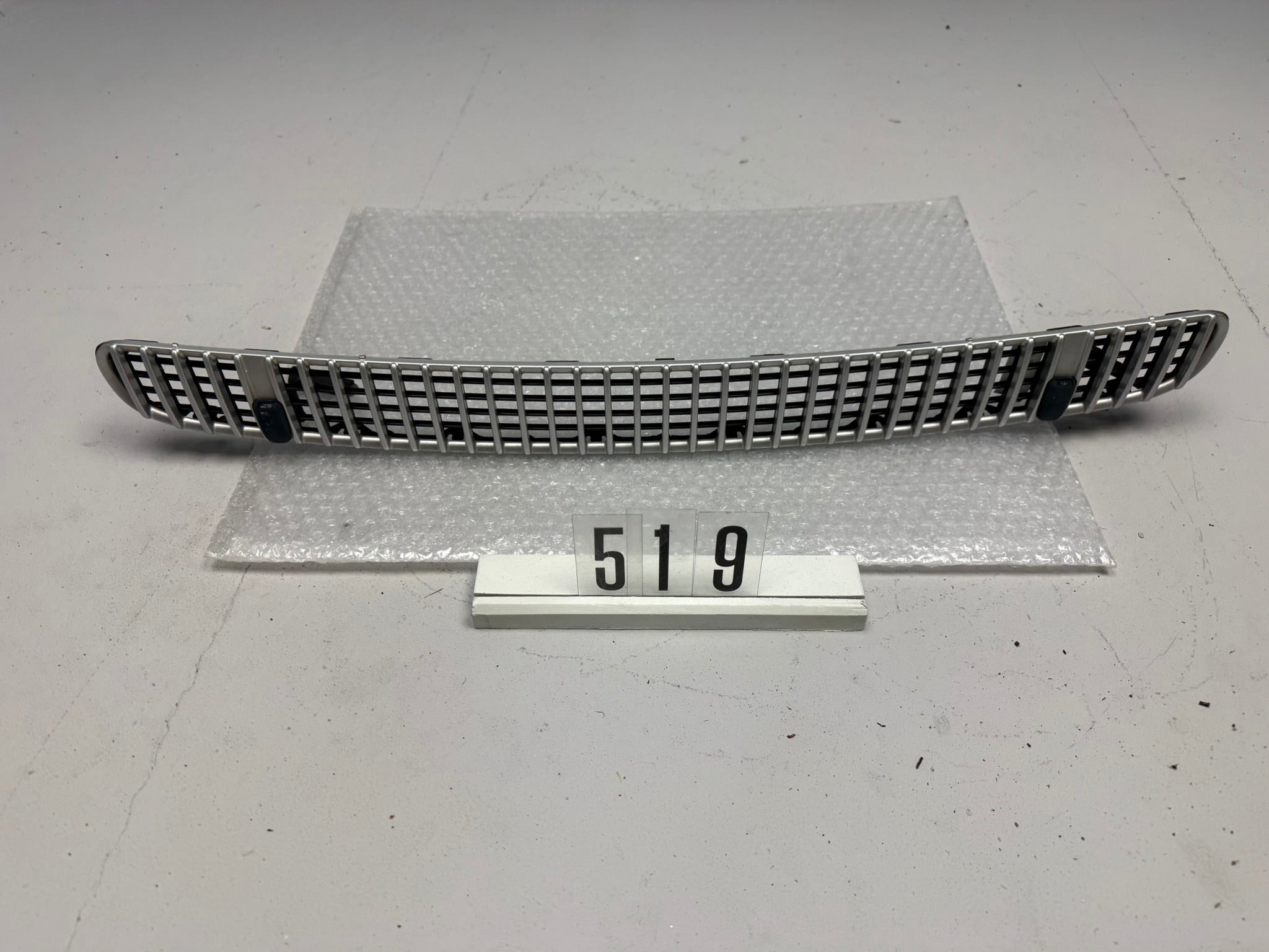 51.13 7075312; 519 BMW 3 (E46) Kühlergrill