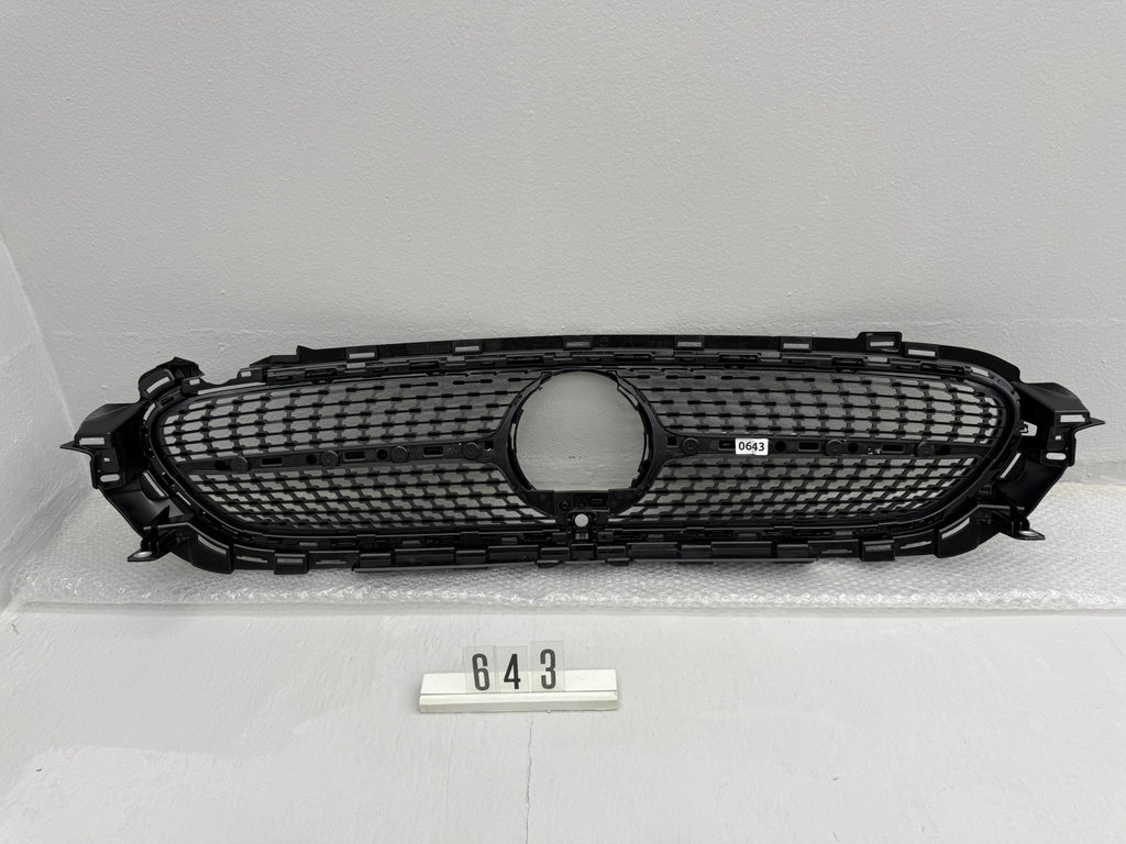 A 238 888 20.00; 643 Mercedes AMG E-Klasse Diamant Kühlergrill