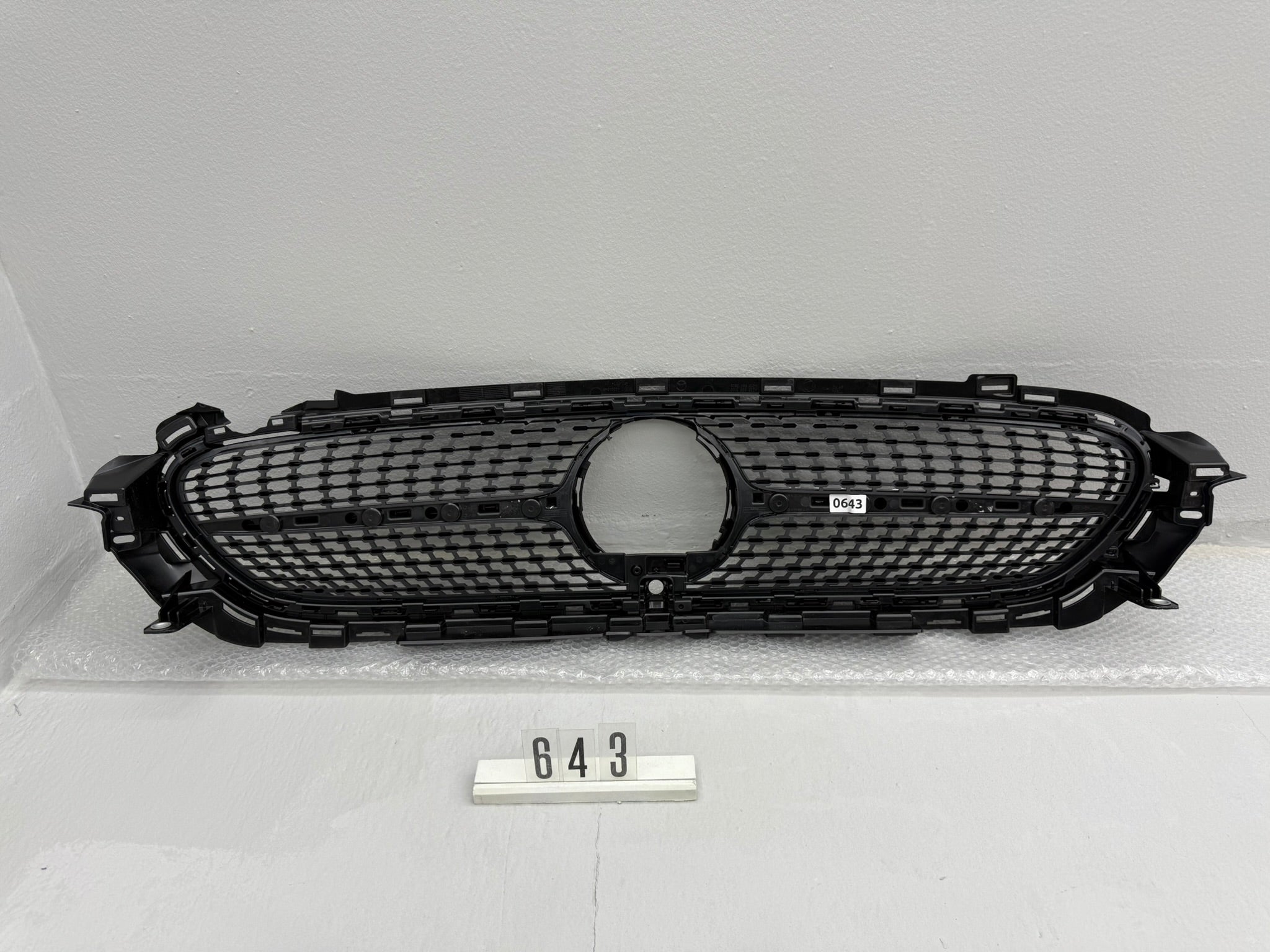 A 238 888 20.00; 643 Mercedes AMG E-Klasse Diamant Kühlergrill