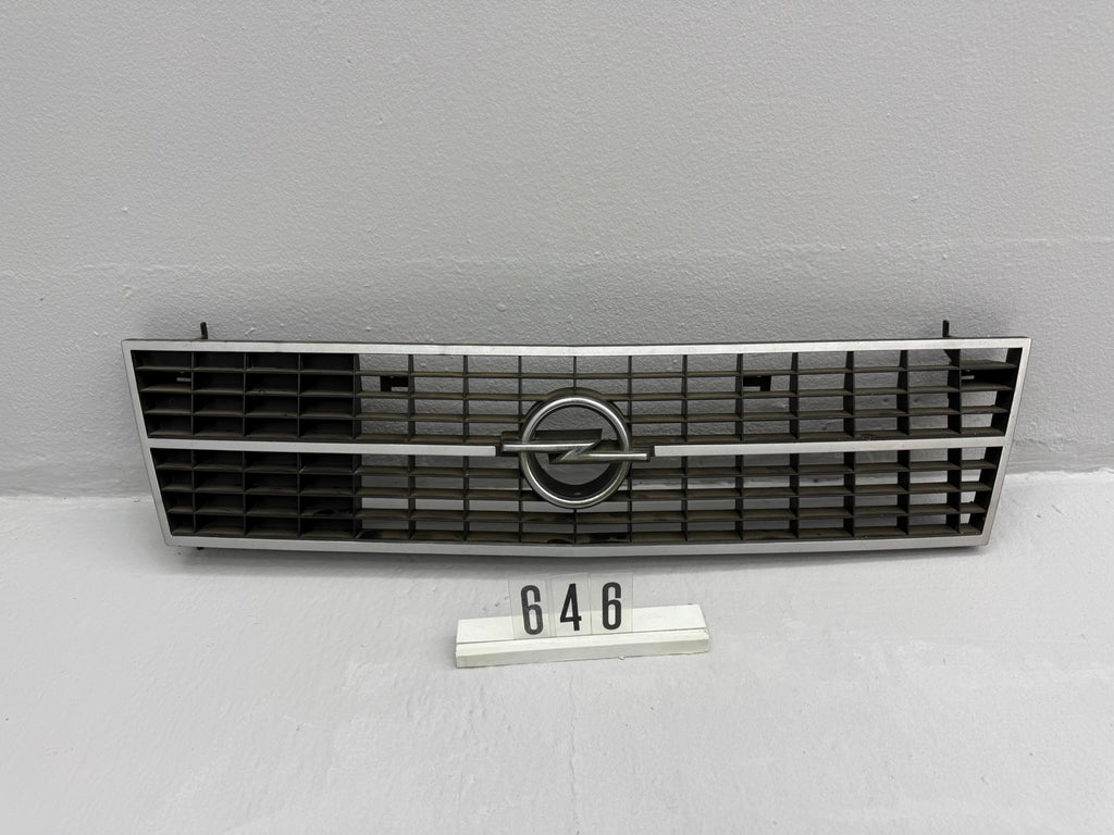 90 052 5051; 646 Opel KADETT D Kühlergrill