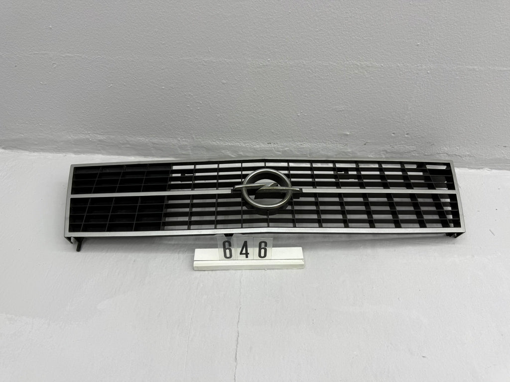 90 052 5051; 646 Opel KADETT D Kühlergrill