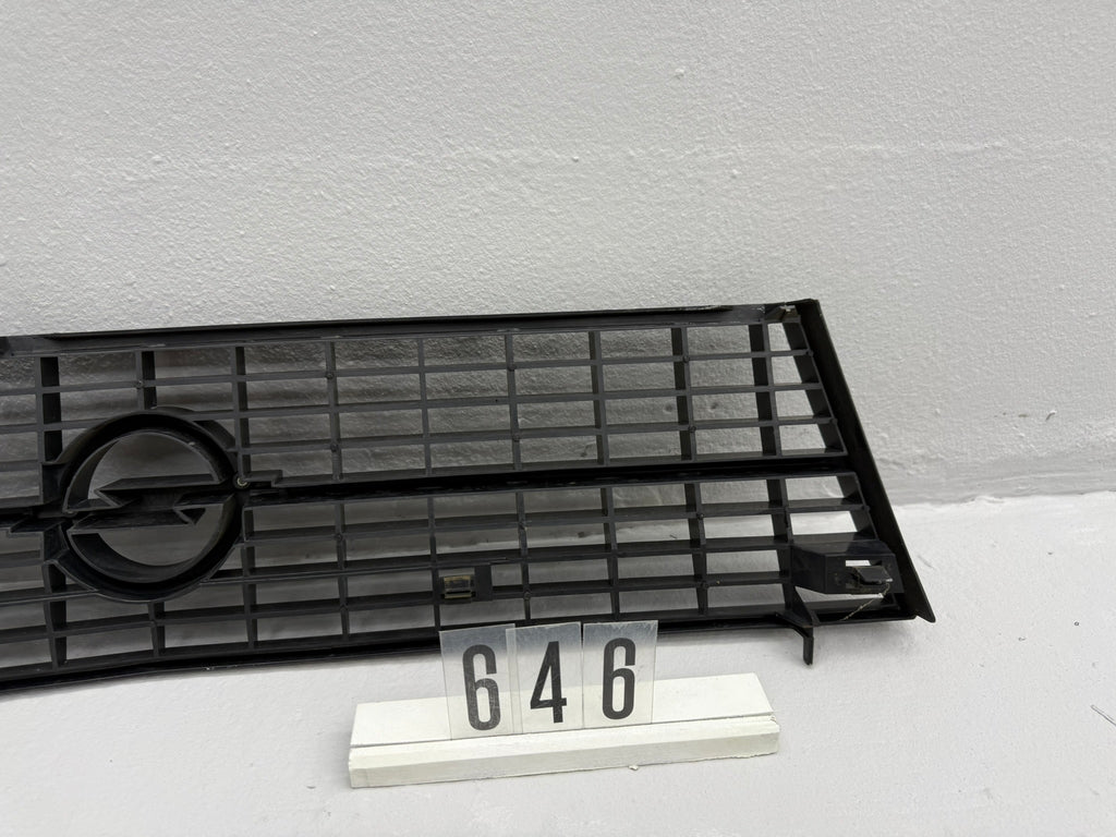 90 052 5051; 646 Opel KADETT D Kühlergrill