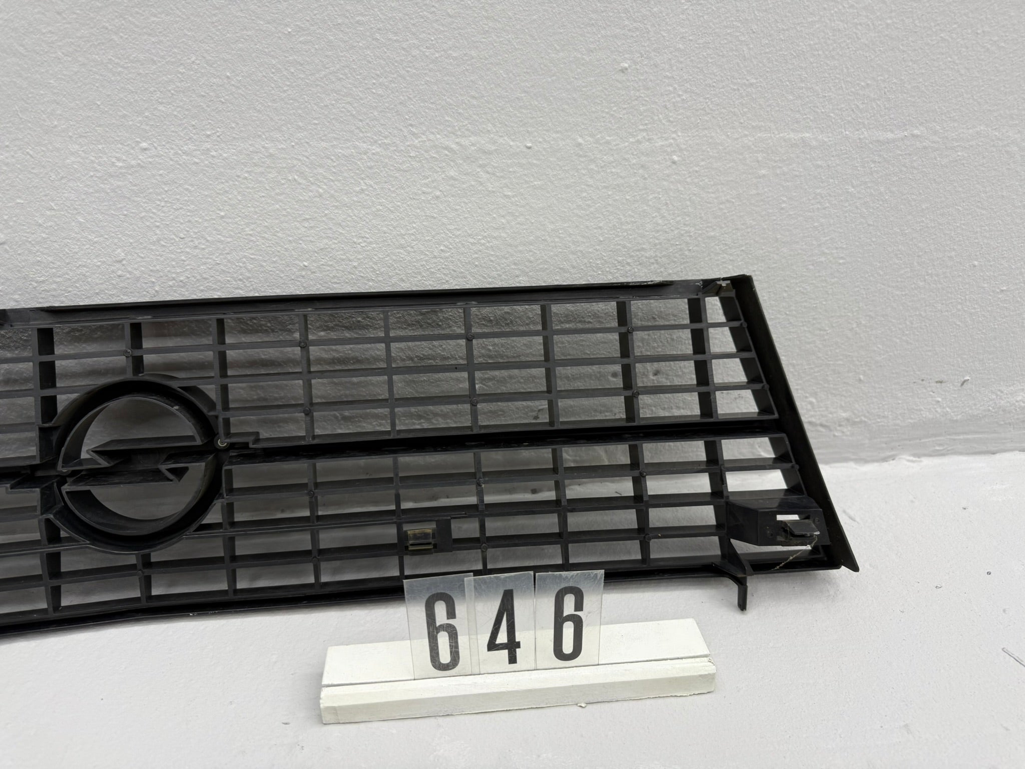 90 052 5051; 646 Opel KADETT D Kühlergrill