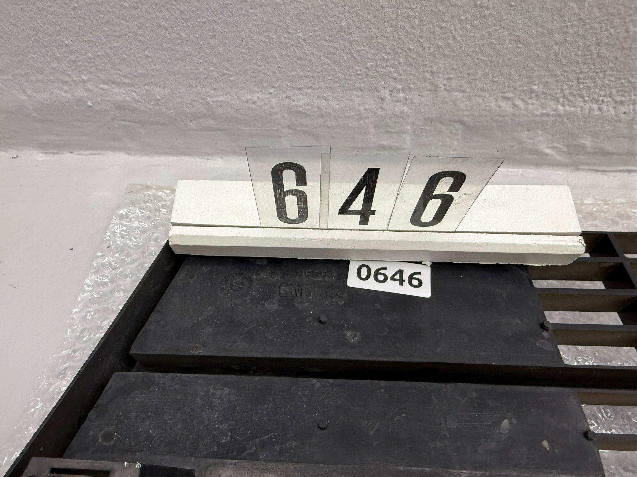 90 052 5051; 646 Opel KADETT D Kühlergrill