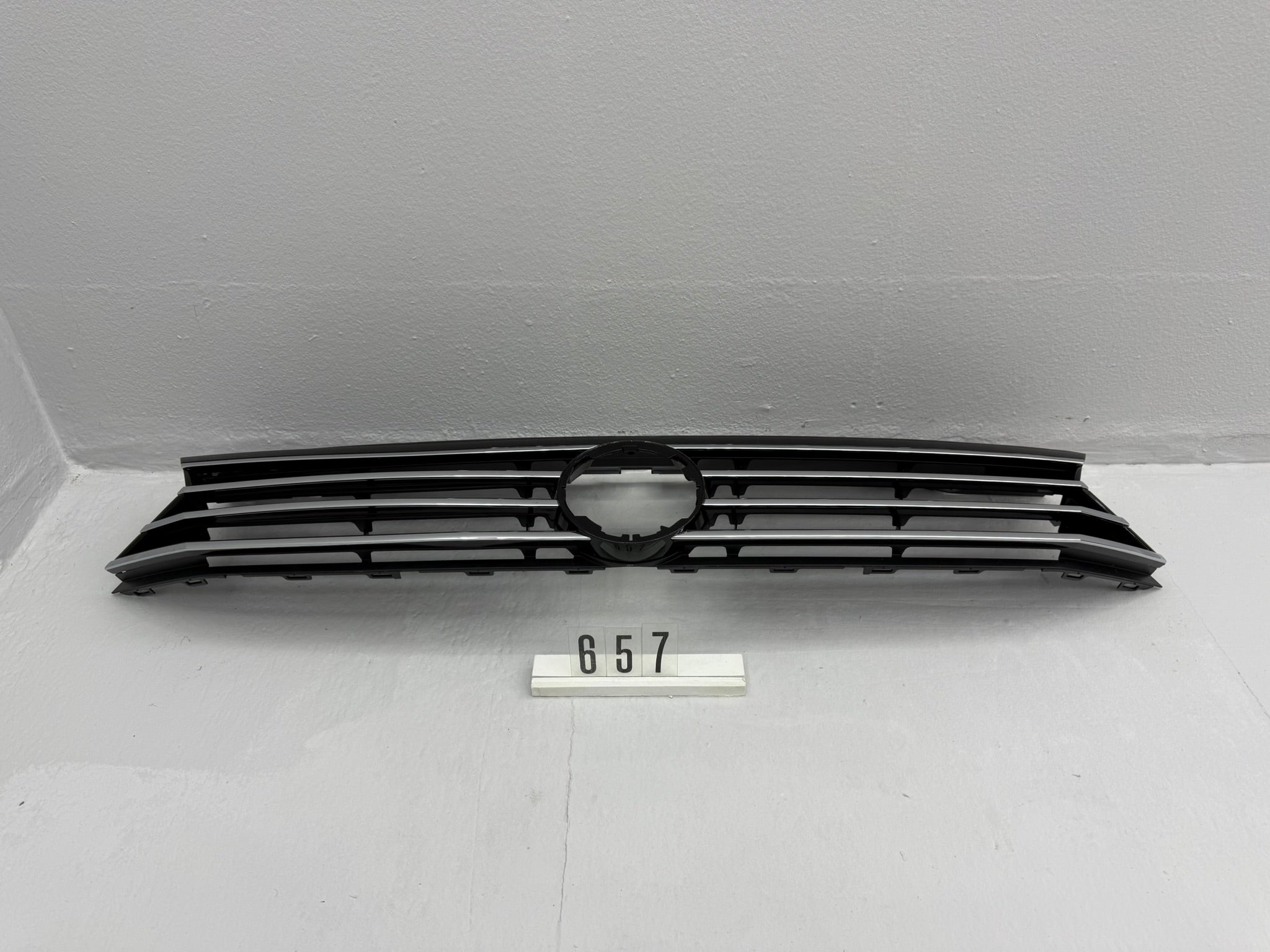 3G0 853 653, 657, VW Passat B8 Kühlergrill