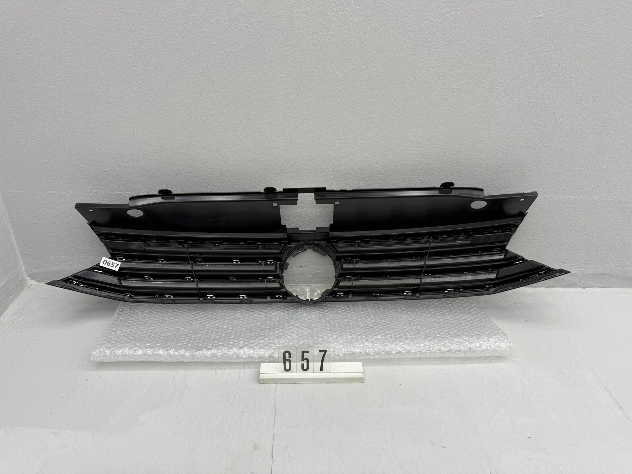 3G0 853 653, 657, VW Passat B8 Kühlergrill