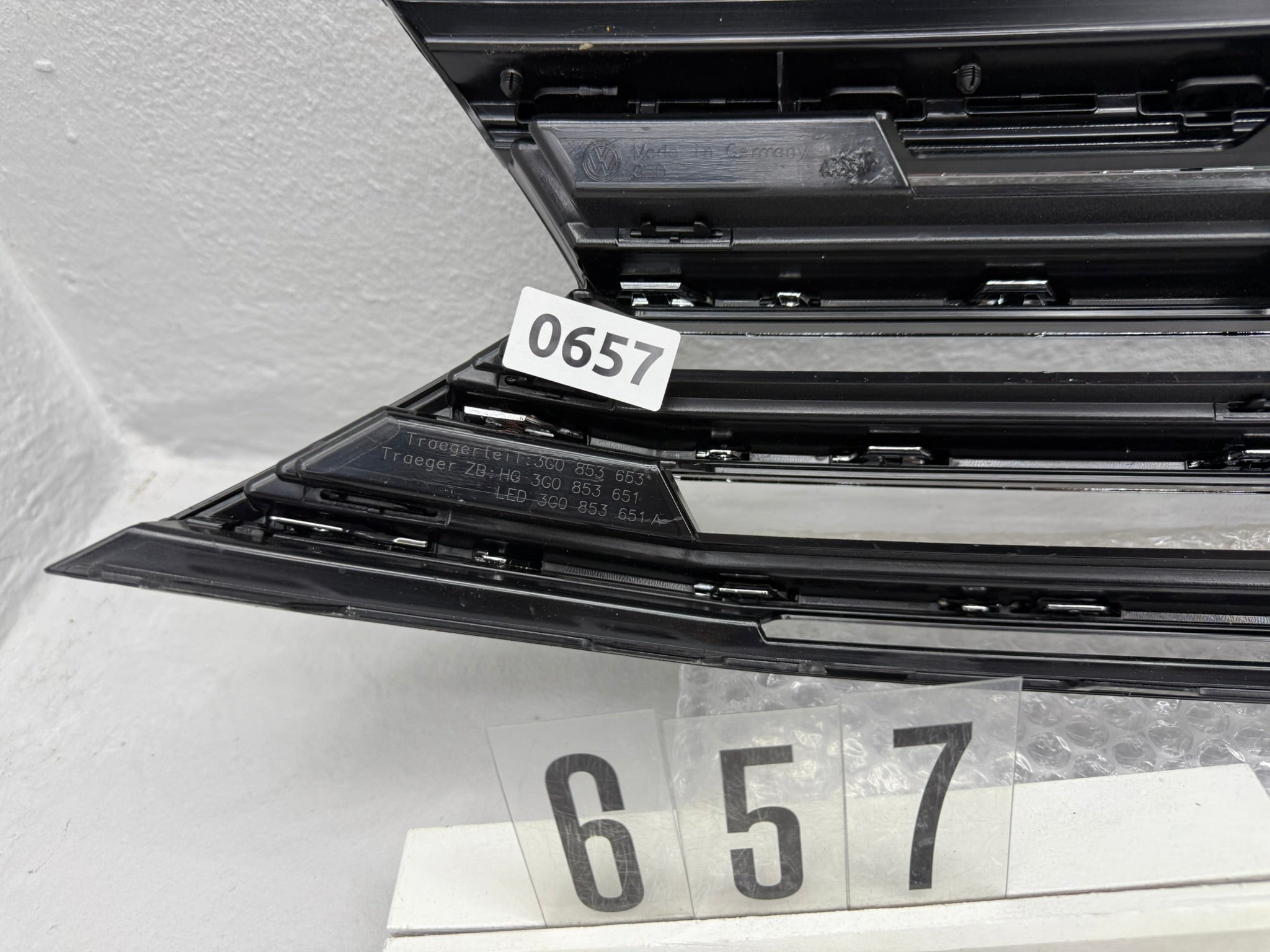 3G0 853 653, 657, VW Passat B8 Kühlergrill