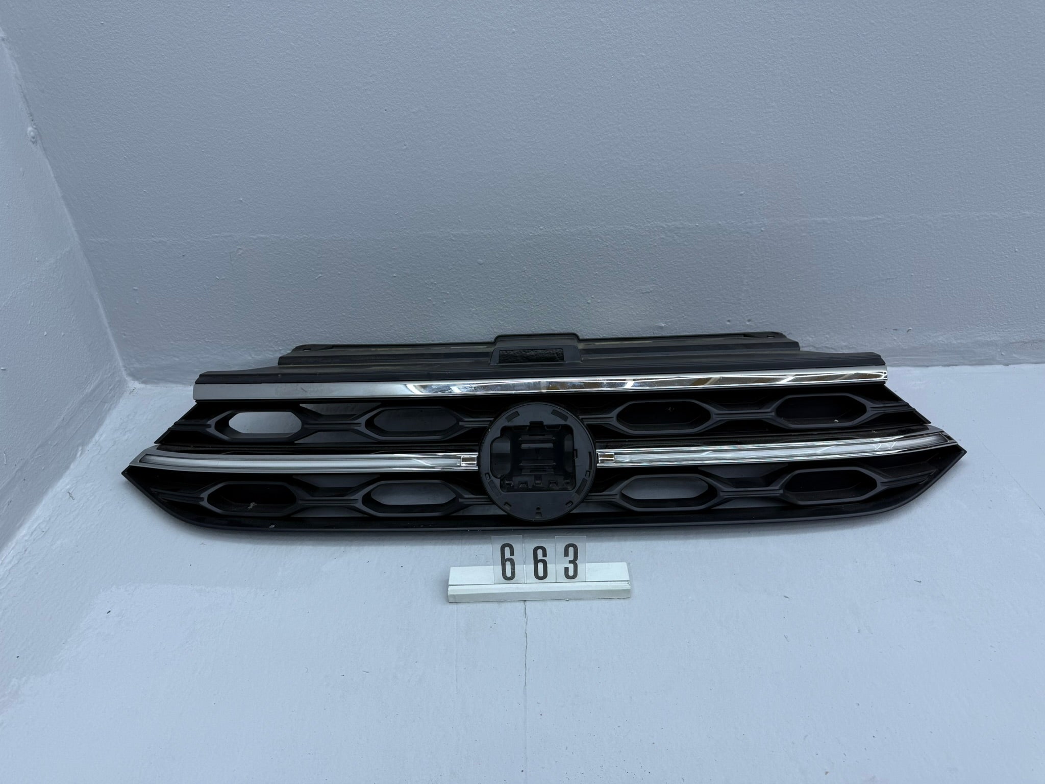 2GA 853 651, 663, VW T-Roc 2GA LED Kühlergrill