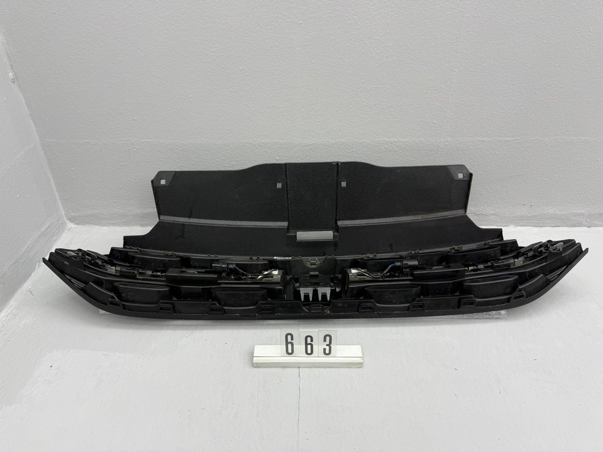 2GA 853 651, 663, VW T-Roc 2GA LED Kühlergrill