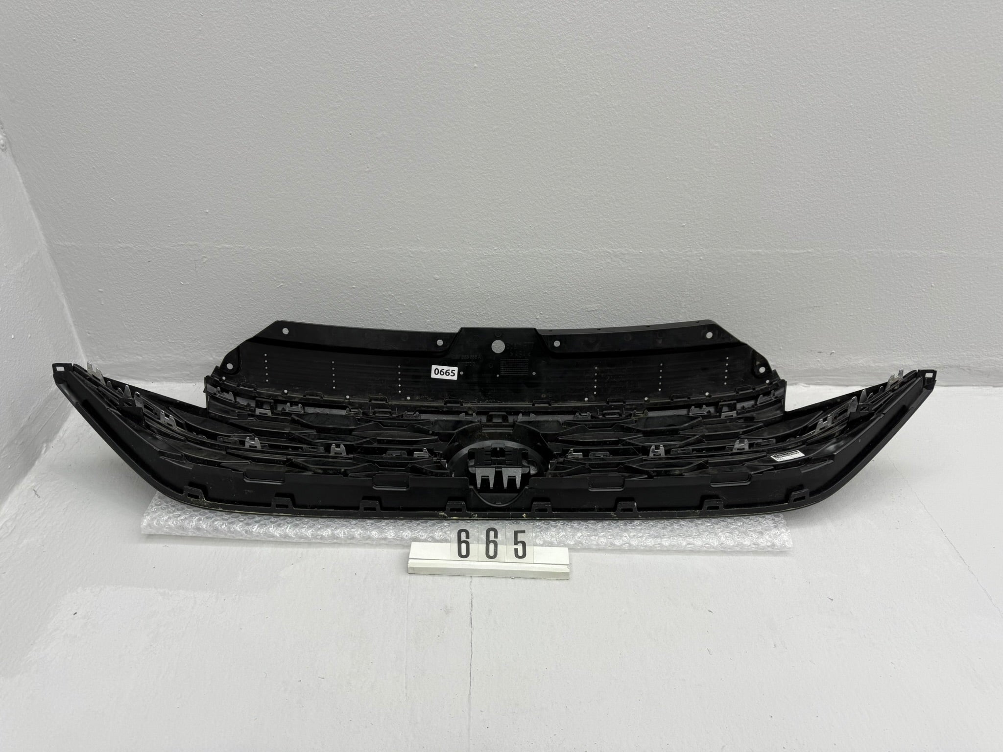 2G7 853 655 A, 665, VW Taigo CS Kühlergrill
