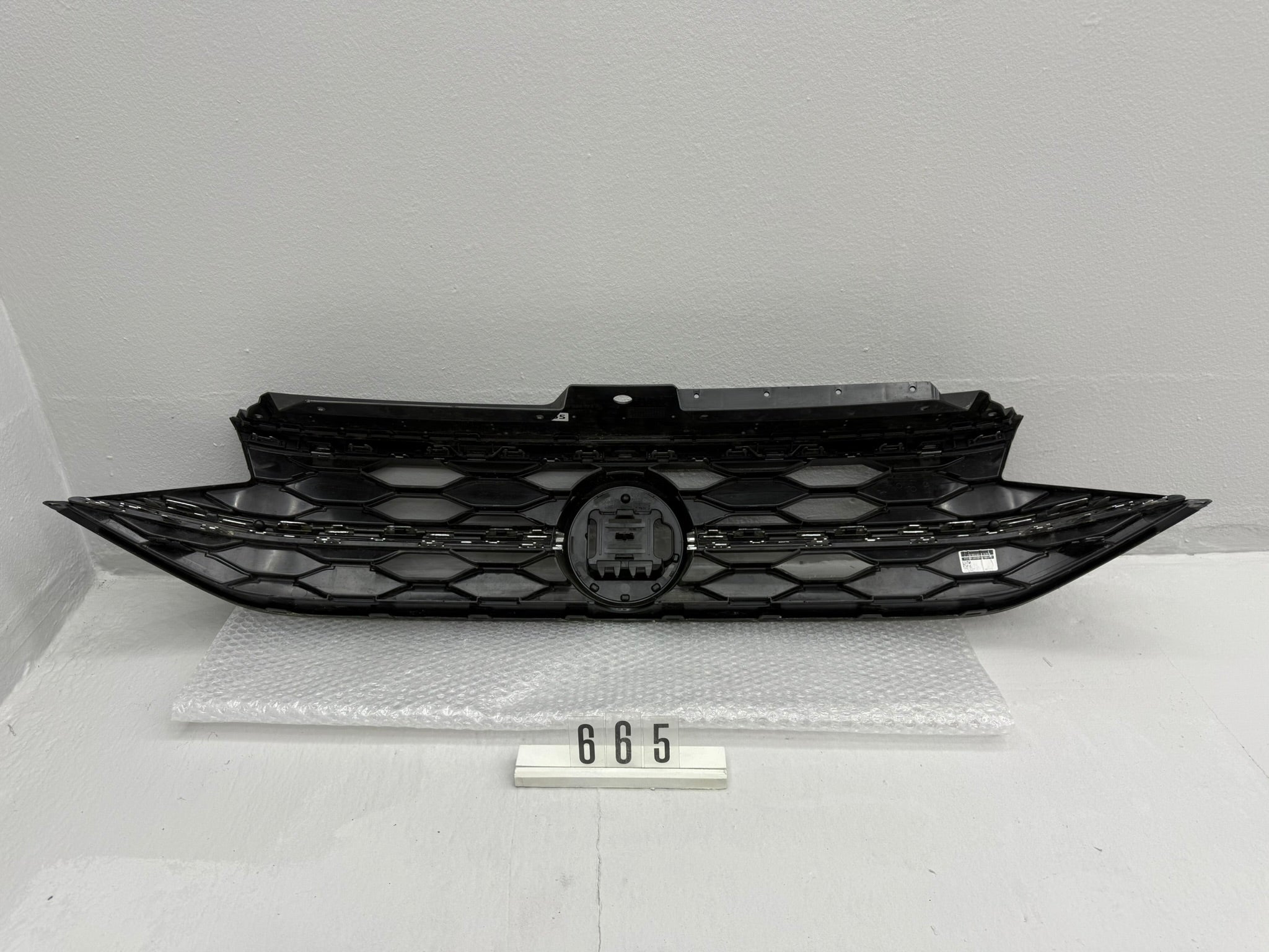 2G7 853 655 A, 665, VW Taigo CS Kühlergrill
