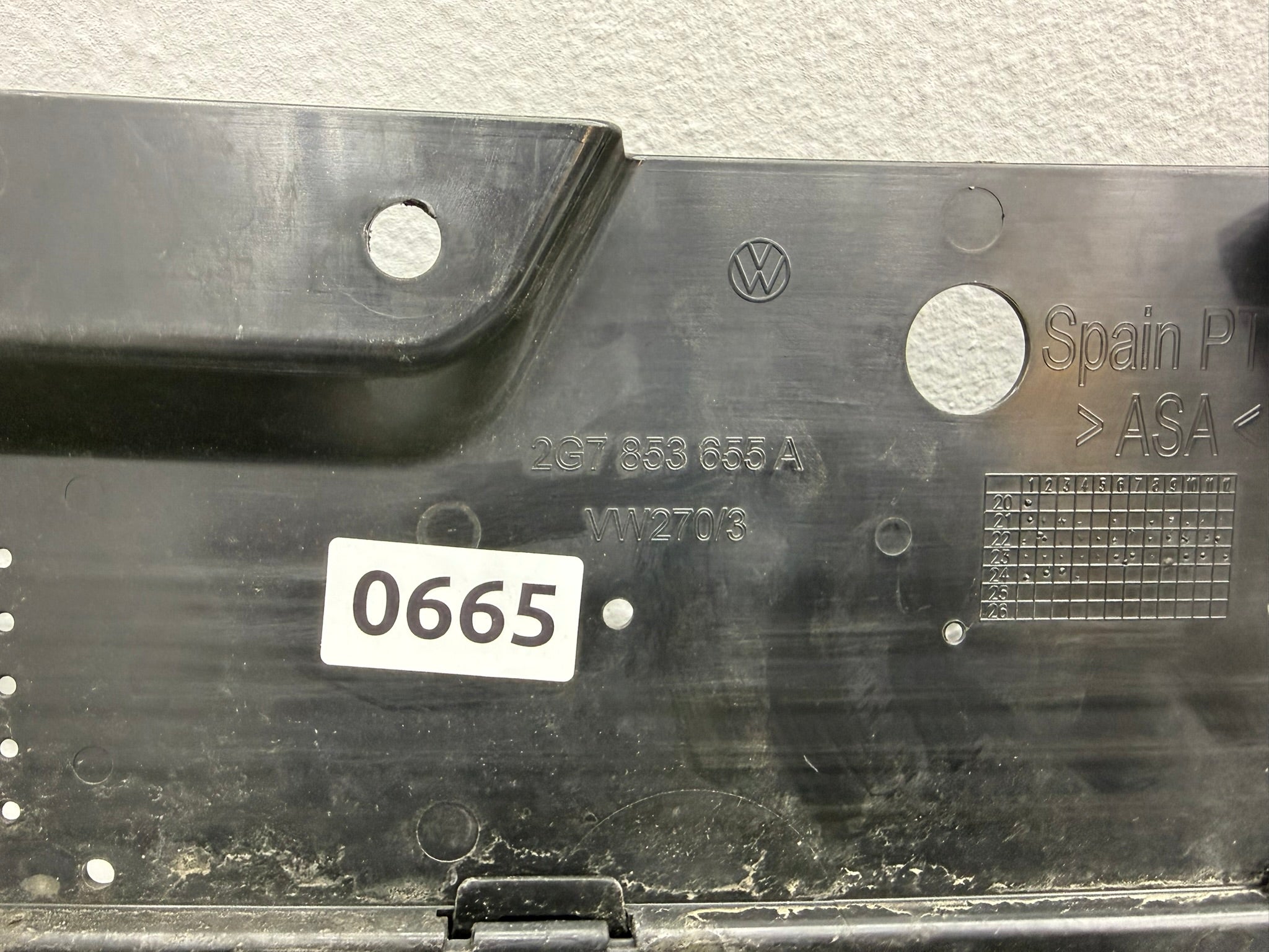 2G7 853 655 A, 665, VW Taigo CS Kühlergrill