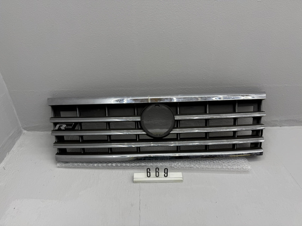 760.853.653.E, 669, VW TOUAREG III Kühlergrill R-Line