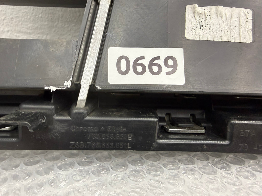 760.853.653.E, 669, VW TOUAREG III Kühlergrill R-Line