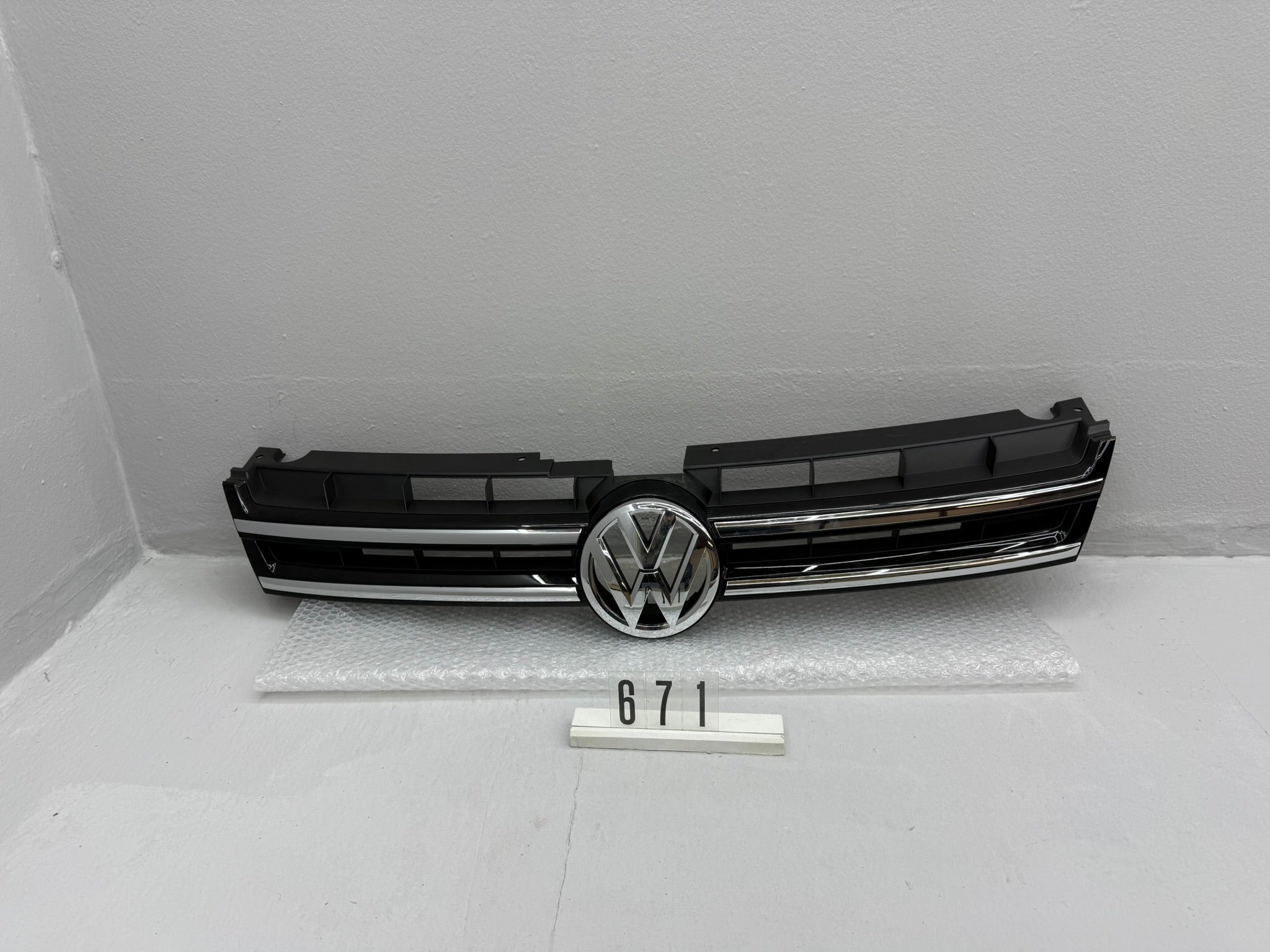 7P6 853 651 A/D, 671, VW Touareg 7P Kühlergrill