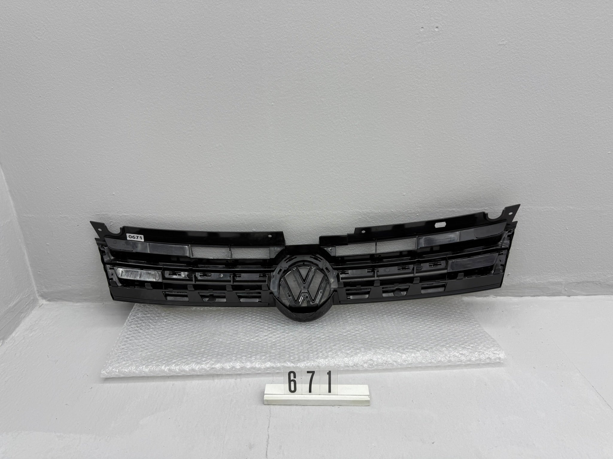 7P6 853 651 A/D, 671, VW Touareg 7P Kühlergrill
