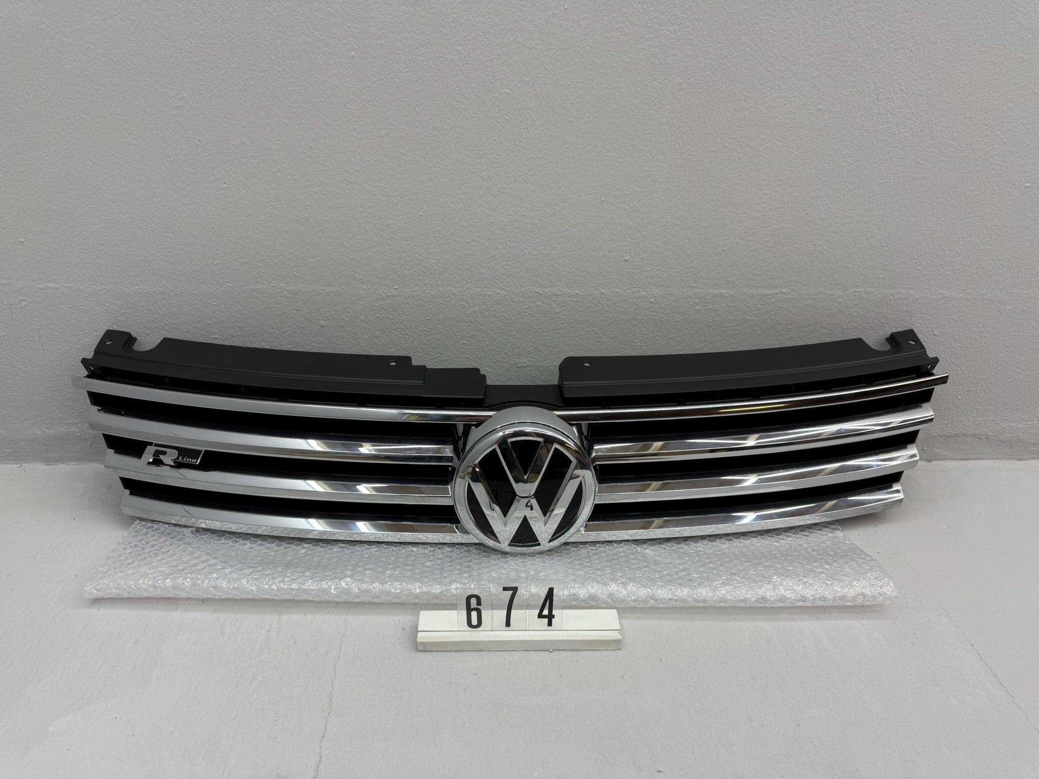 7P6 853 651 J, 674,VW TOUAREG II 7P6 R-LINE Kühlergrill