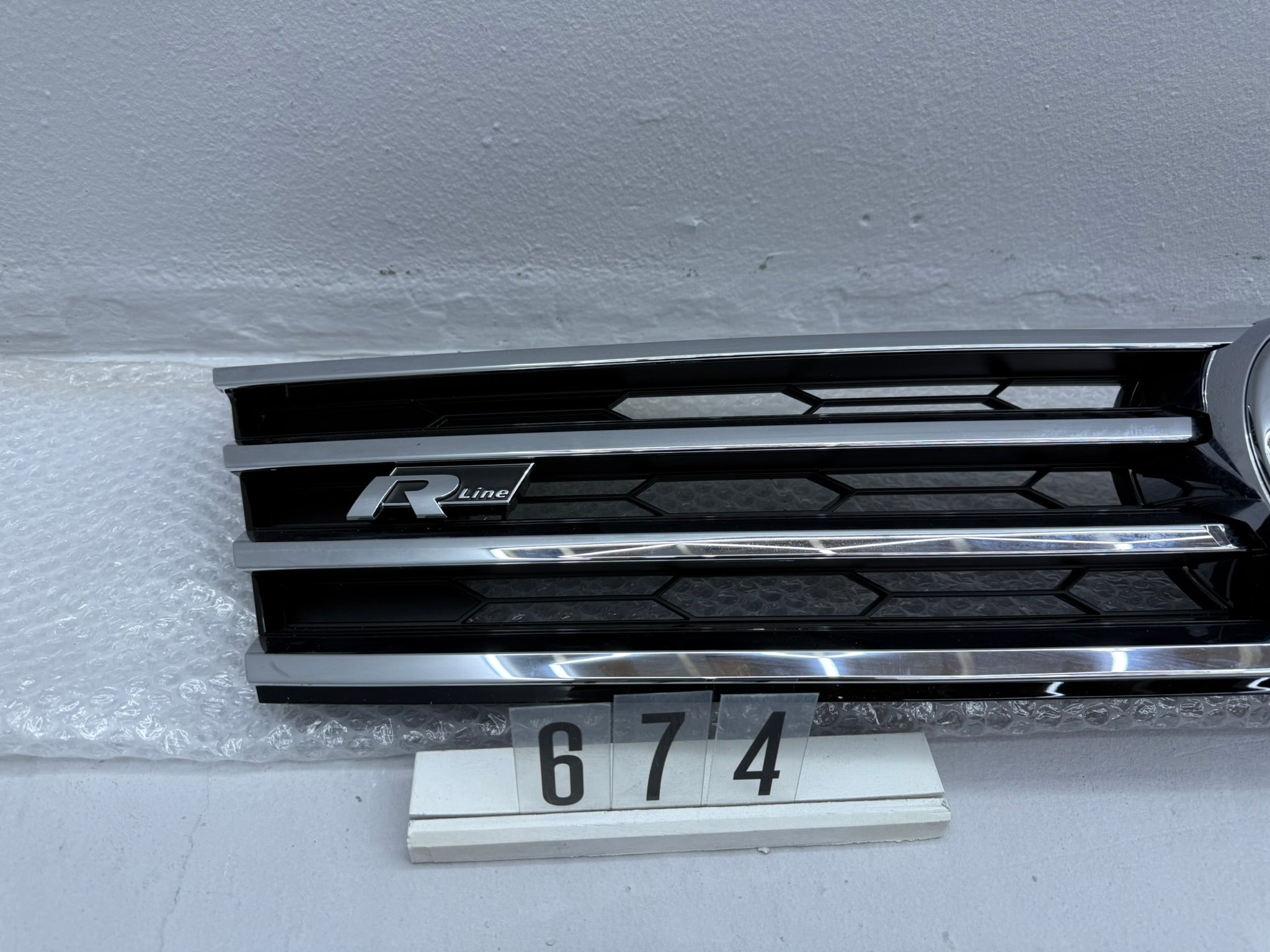7P6 853 651 J, 674,VW TOUAREG II 7P6 R-LINE Kühlergrill