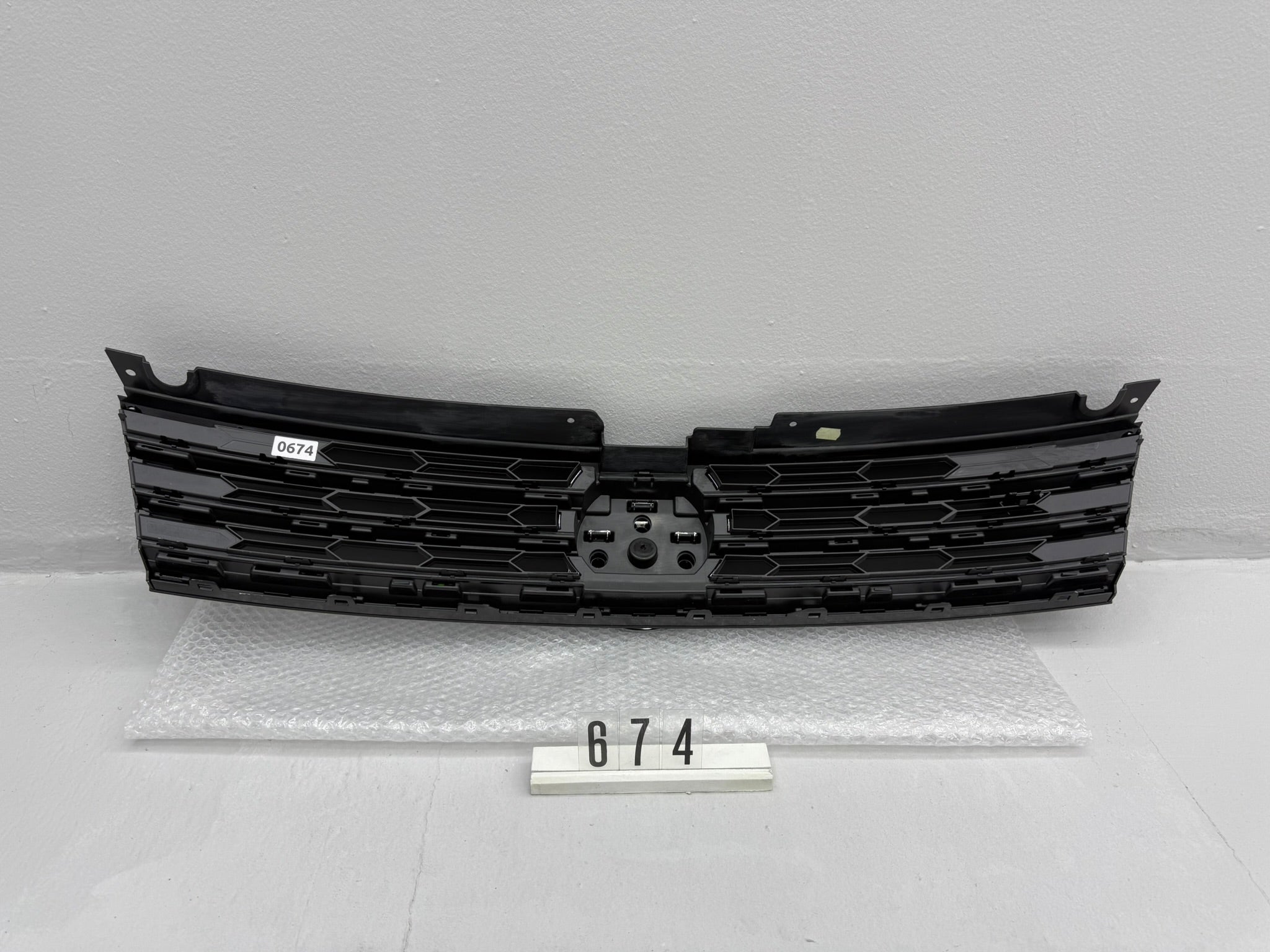 7P6 853 651 J, 674,VW TOUAREG II 7P6 R-LINE Kühlergrill