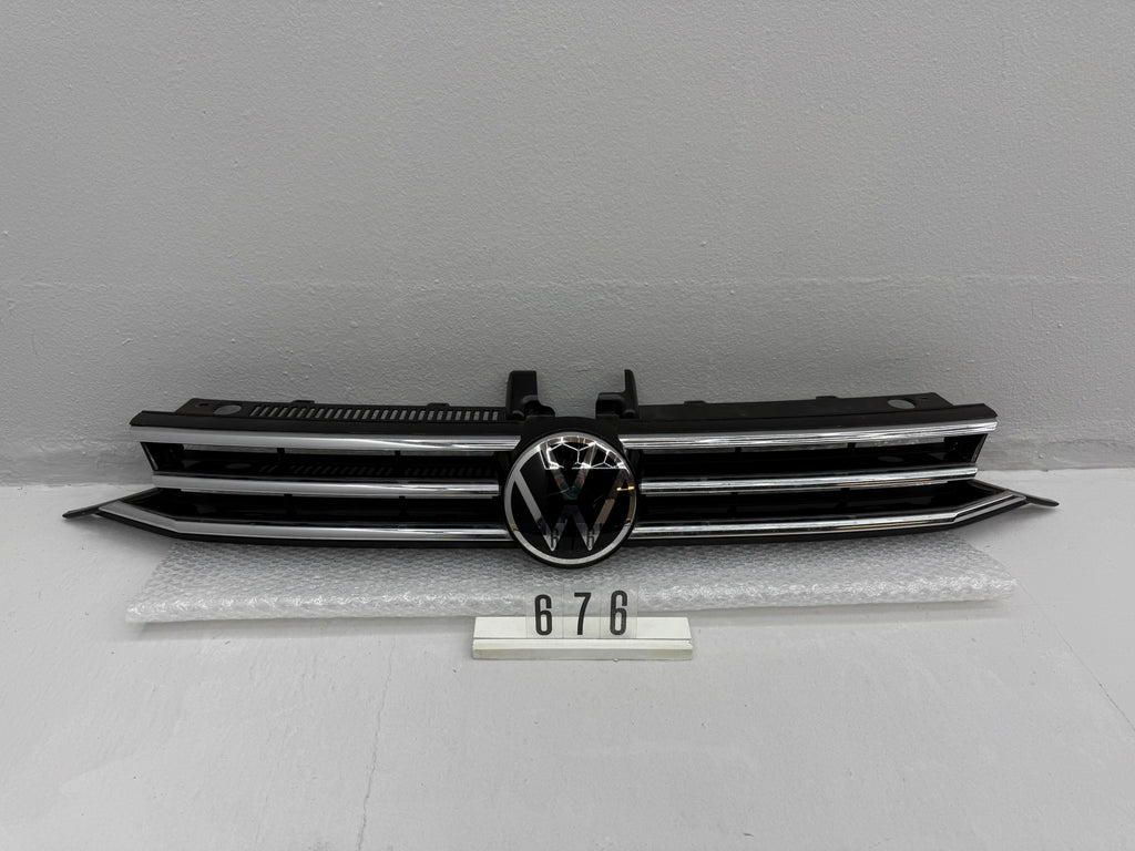5TA 853 653 B, 676, Volkswagen Touran III Kühlergrill