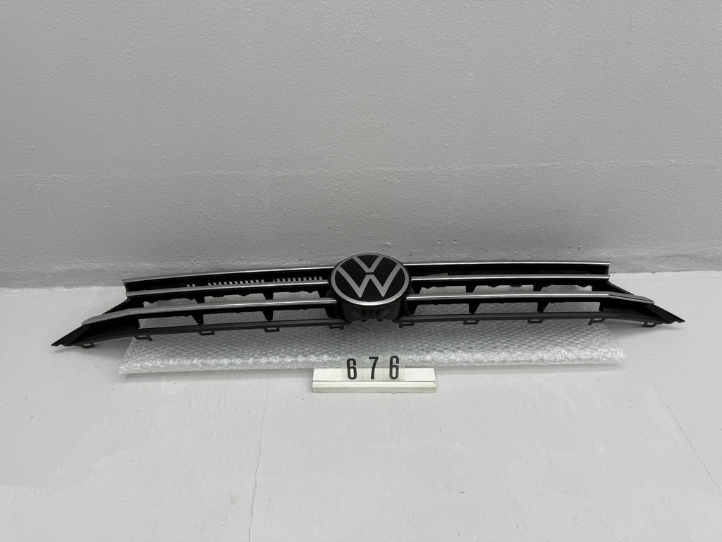 5TA 853 653 B, 676, Volkswagen Touran III Kühlergrill