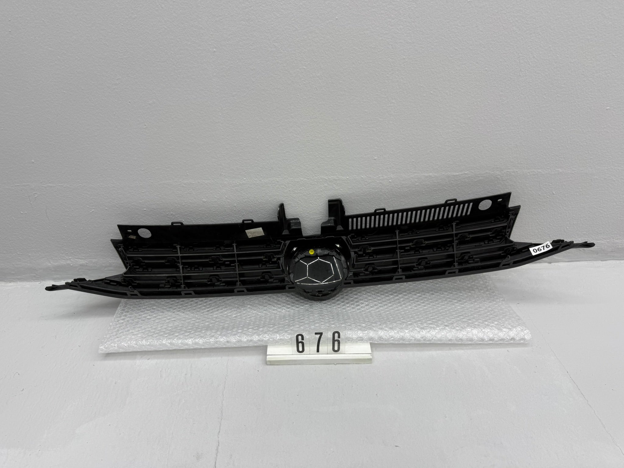 5TA 853 653 B, 676, Volkswagen Touran III Kühlergrill