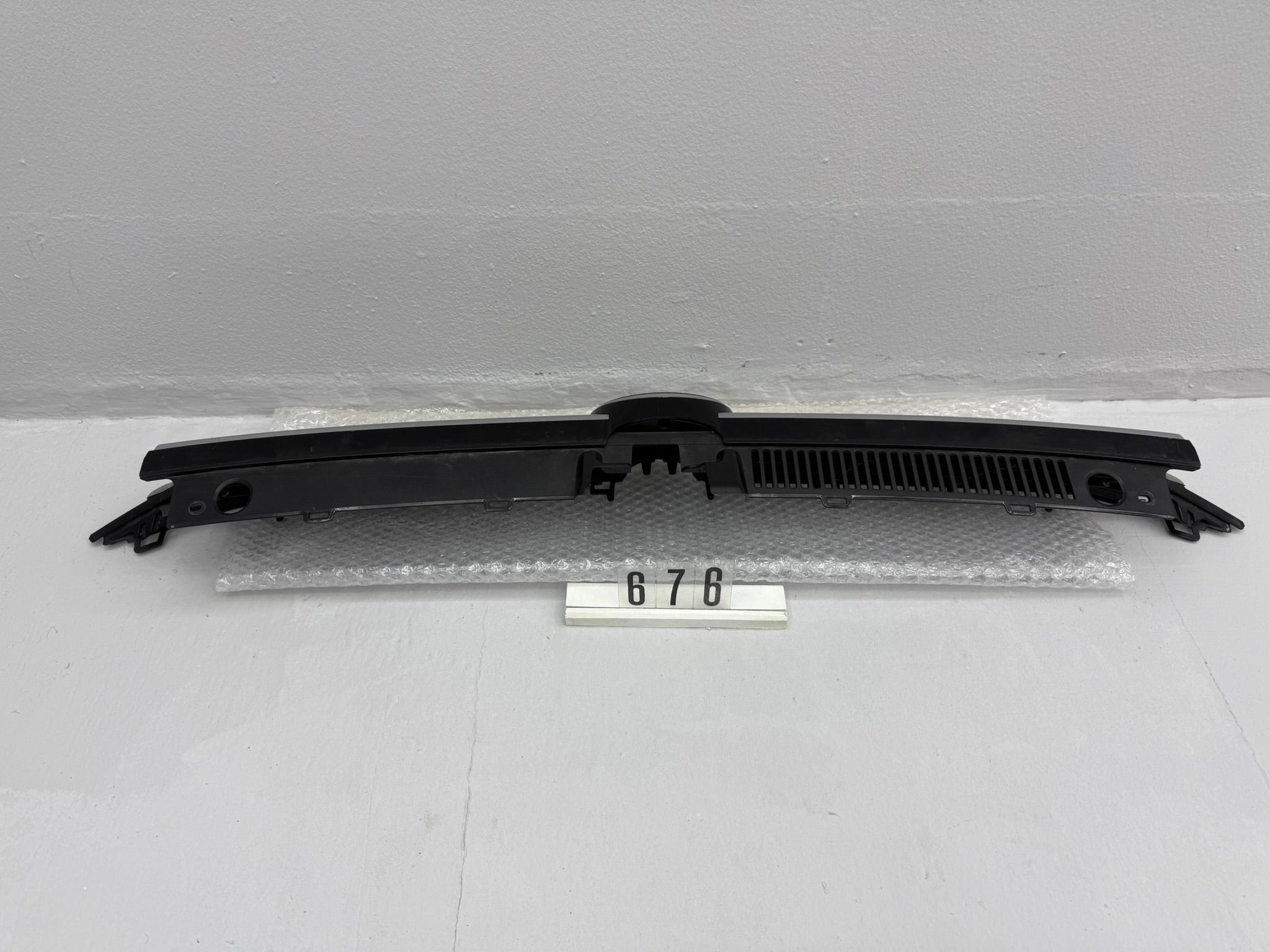 5TA 853 653 B, 676, Volkswagen Touran III Kühlergrill