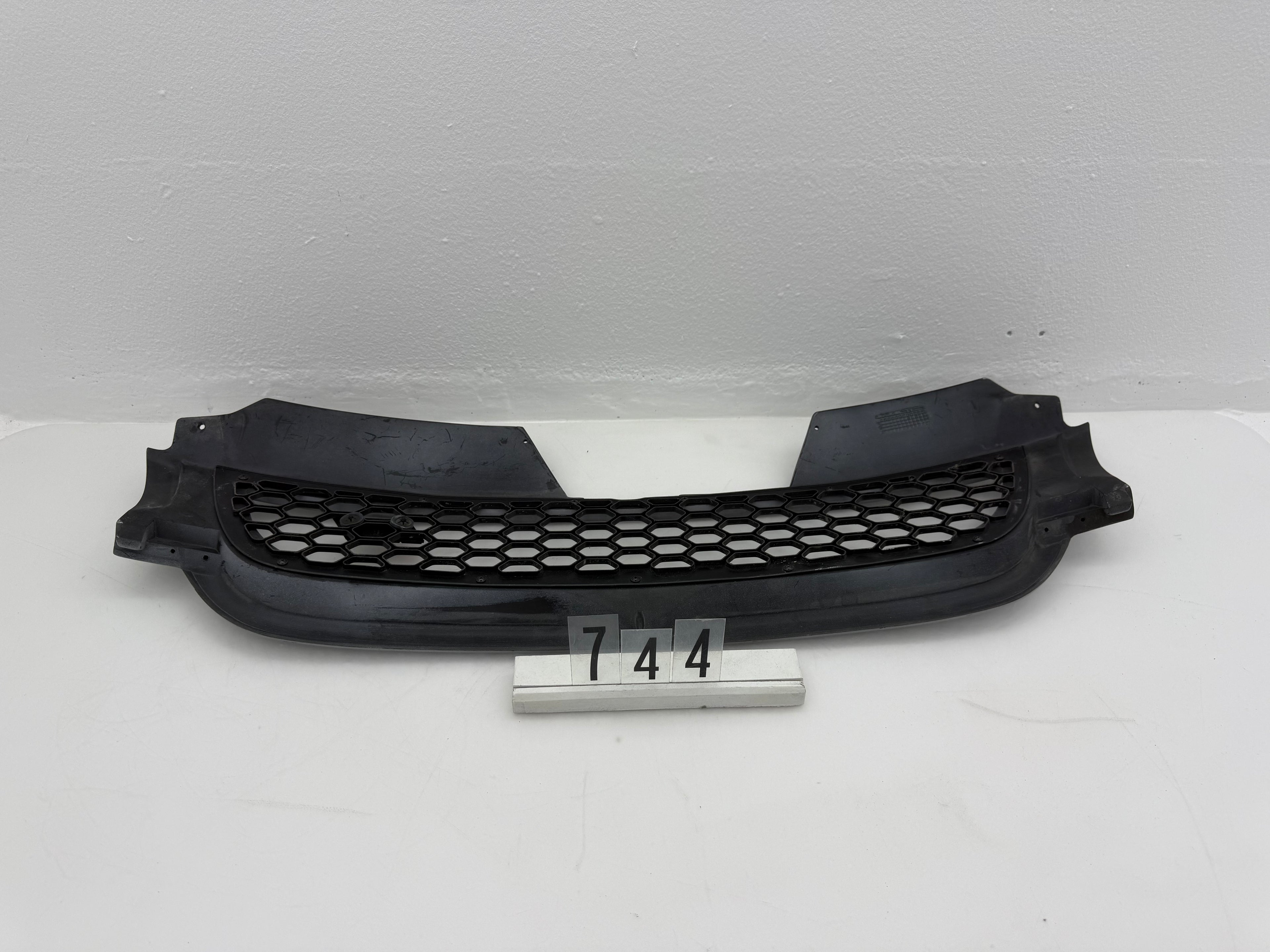 441661, 744, Kamei Kühlergrill (ohne VW-Emblem) für VW Golf V