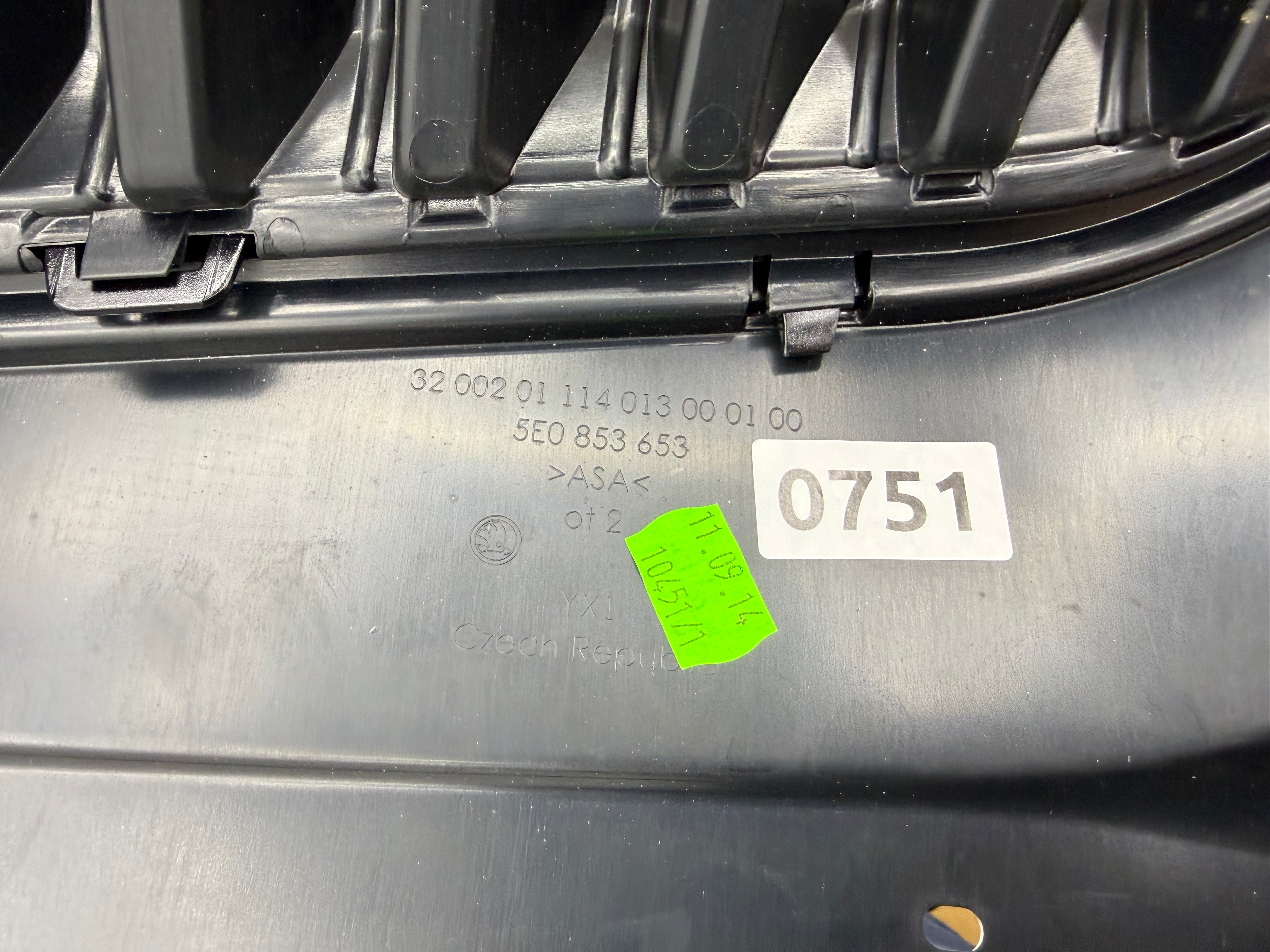 5E0 853 6523,  751,  Skoda Octavia 5E Kühlergrill
