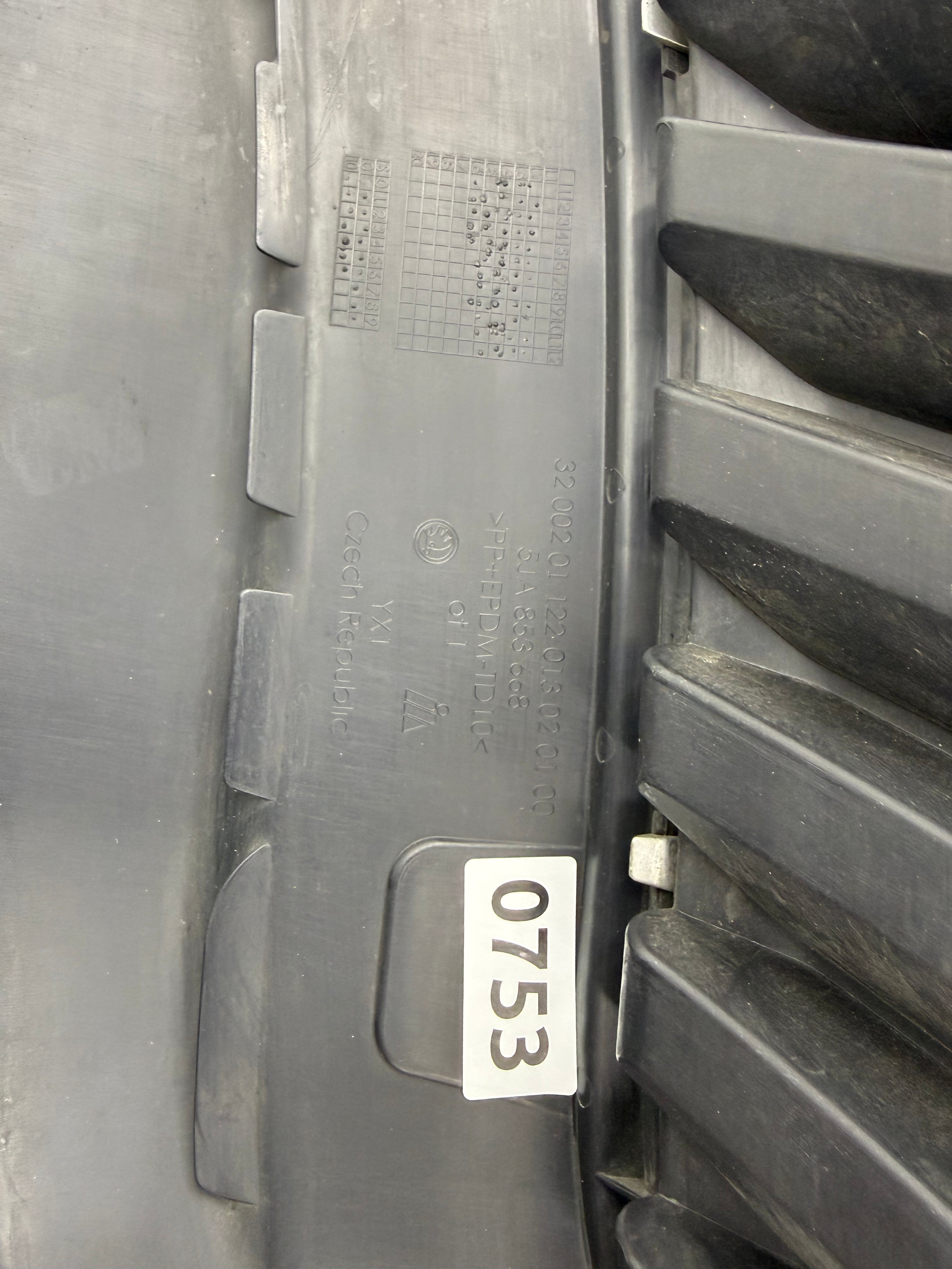 5JA 853 668, 753,SKODA Rapid II Praktik Kühlergrill