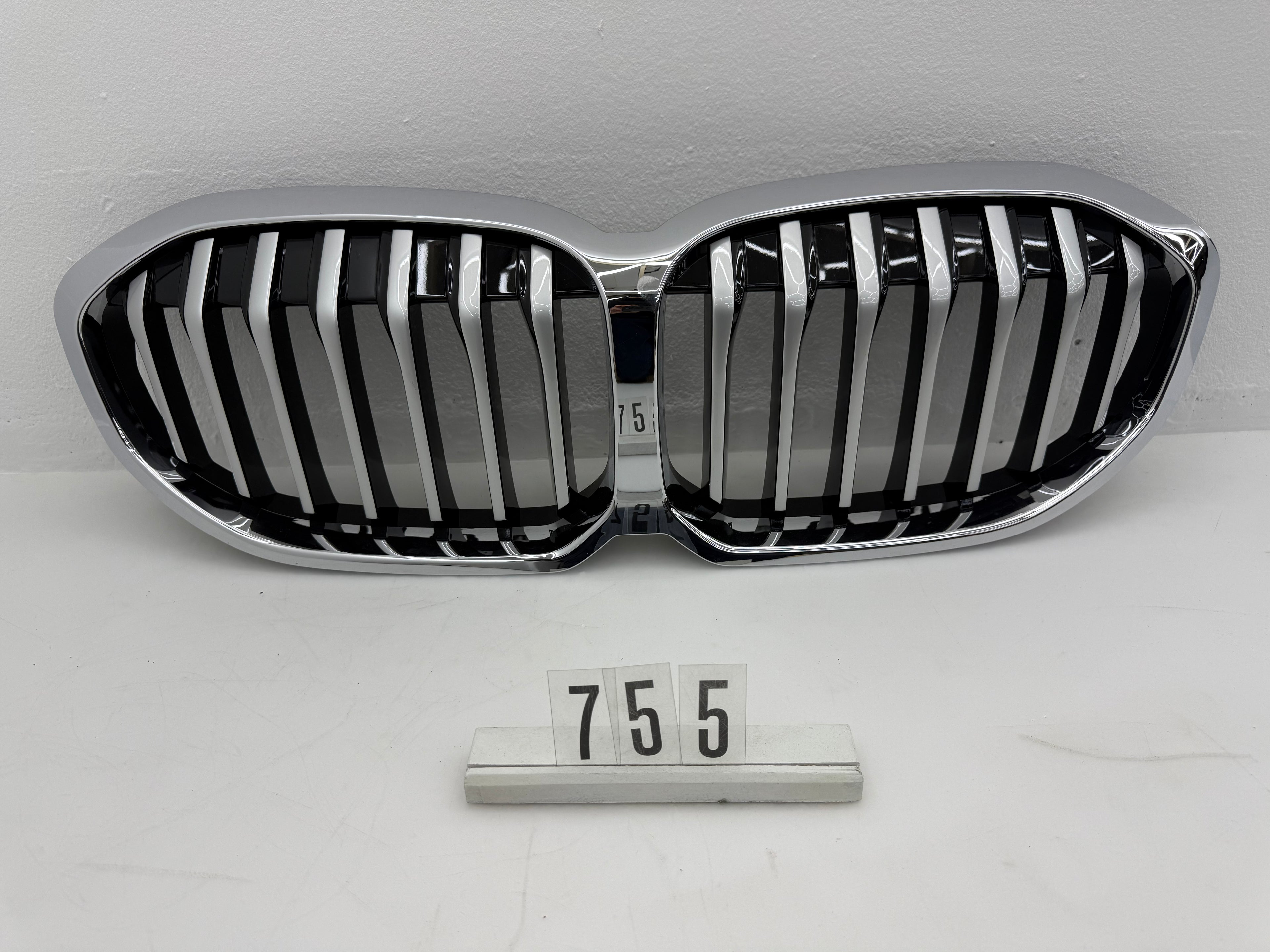 137258-10, 755  BMW 3er Kühlergrill