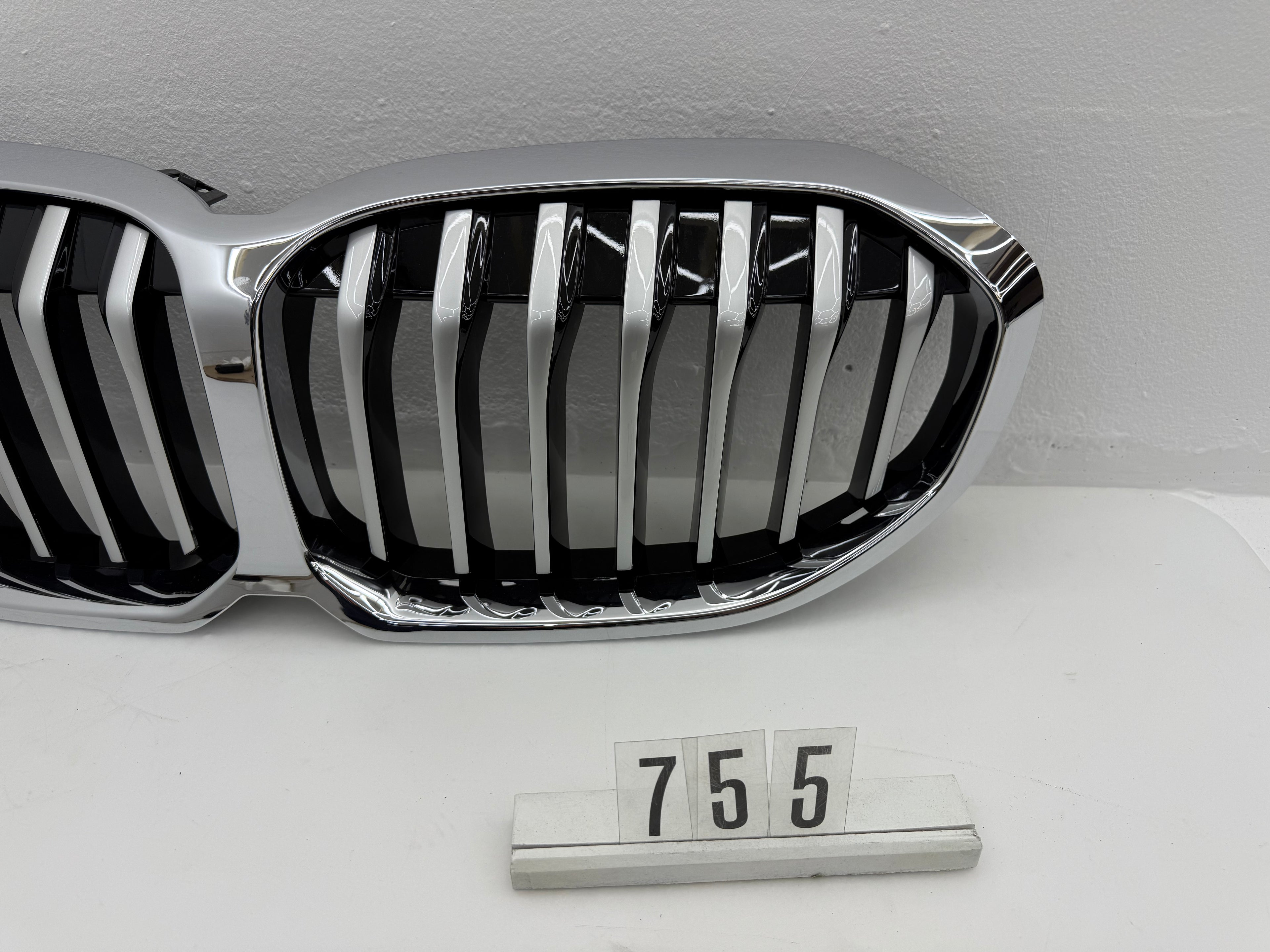 137258-10, 755  BMW 3er Kühlergrill