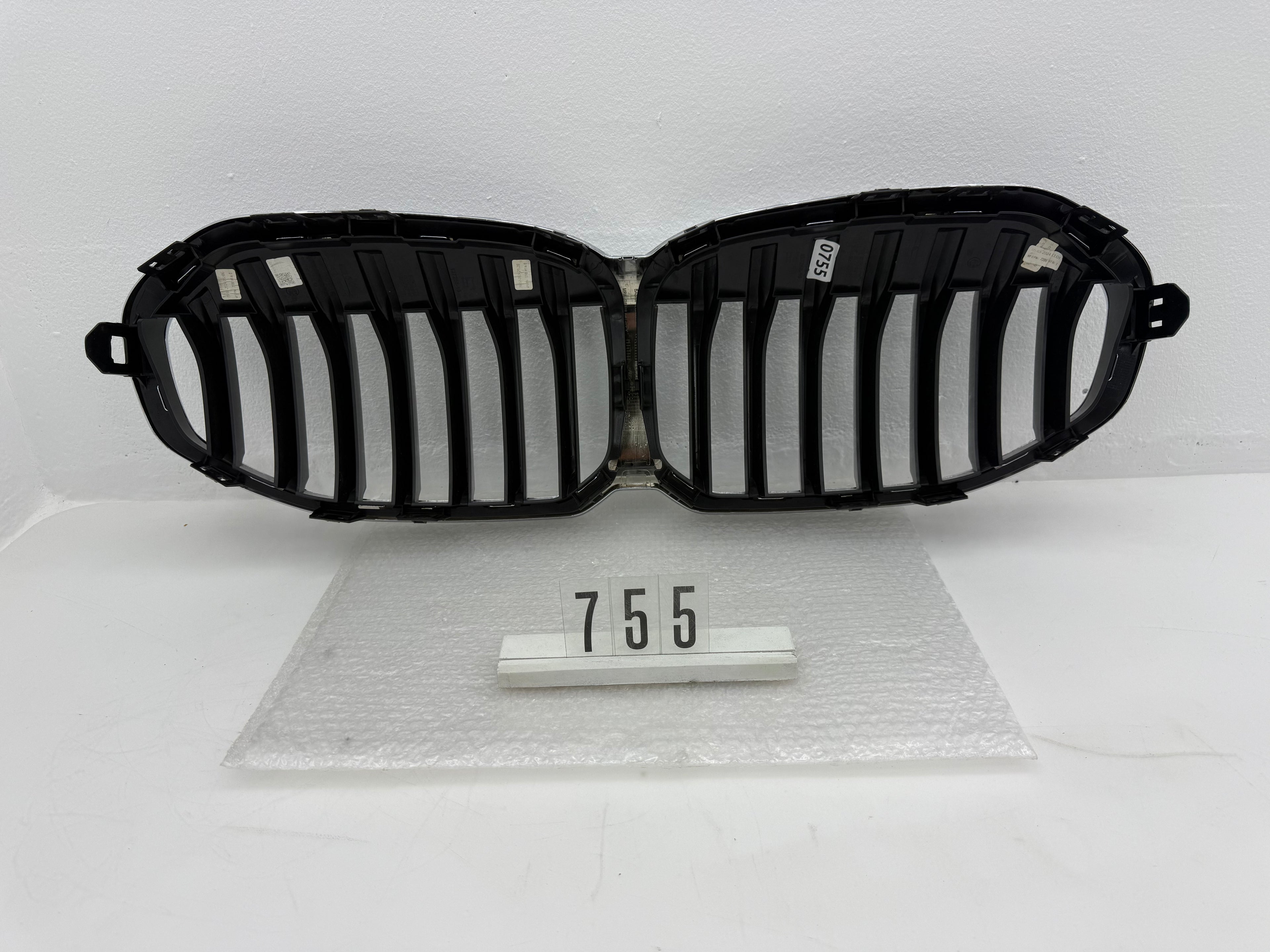 137258-10, 755  BMW 3er Kühlergrill