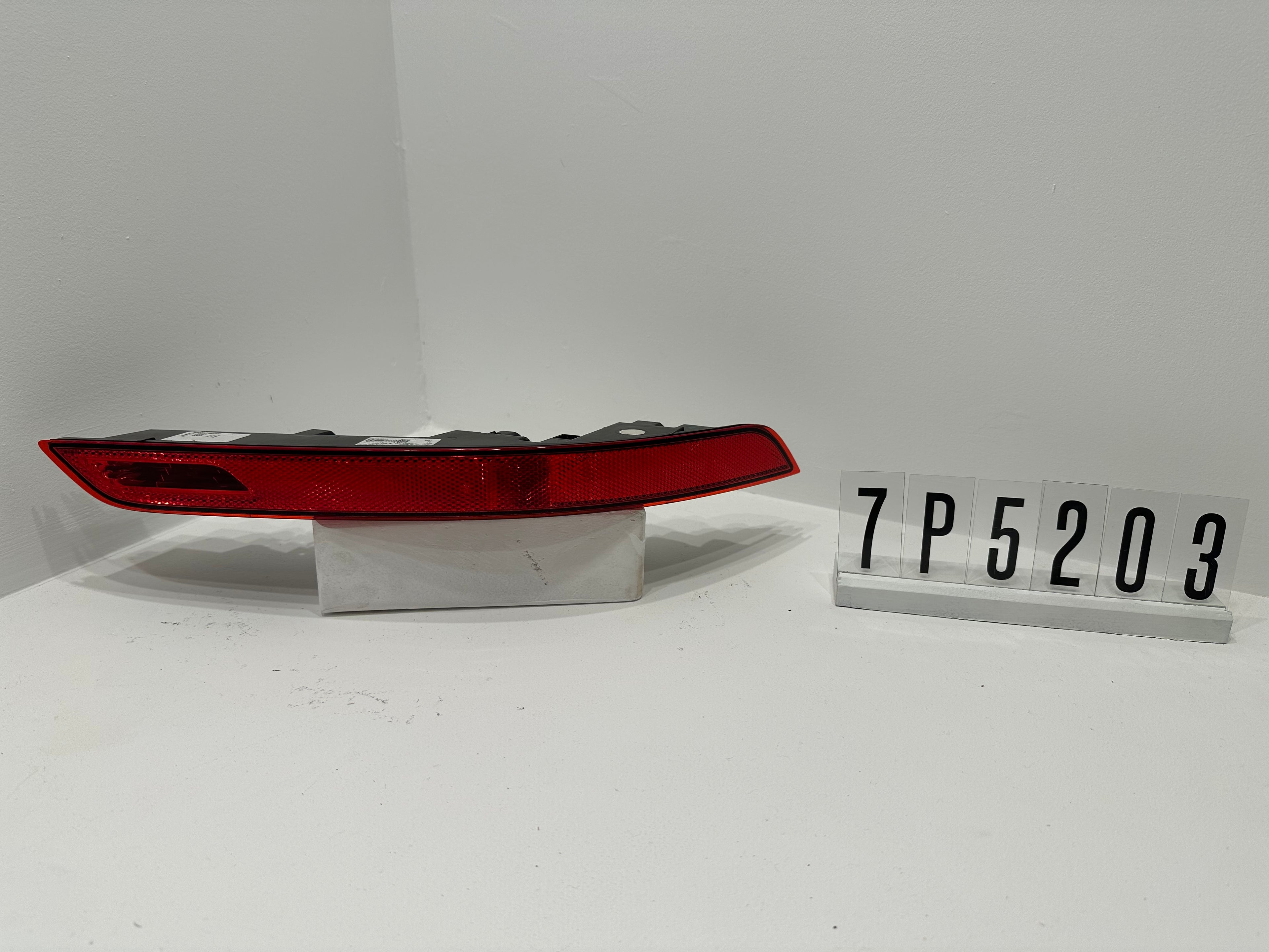 7P5 945 702 B;  PORSCHE CAYENNE 92A NEBELSCHEINWERFER  HINTEN Rechts