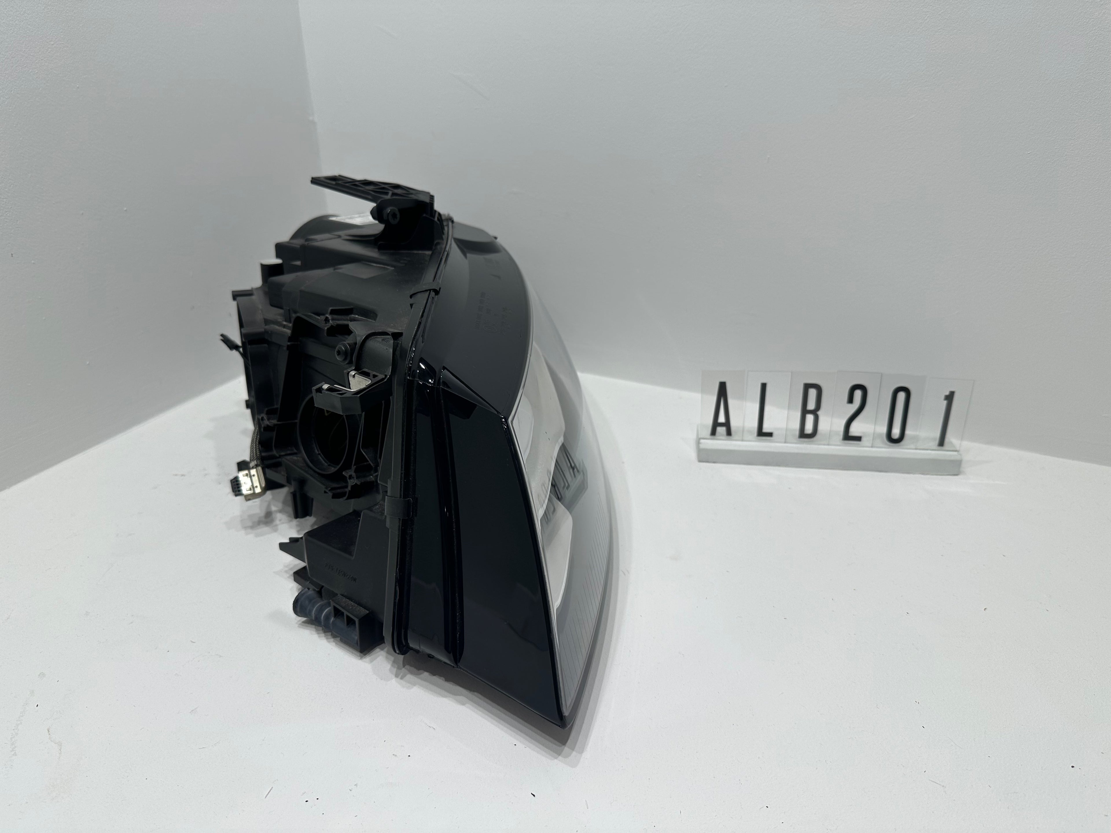 8K0 941 029 AJ; ALB 2 01; 25 Audi A4 8K Scheinwerfer links Bi-Xenon LED