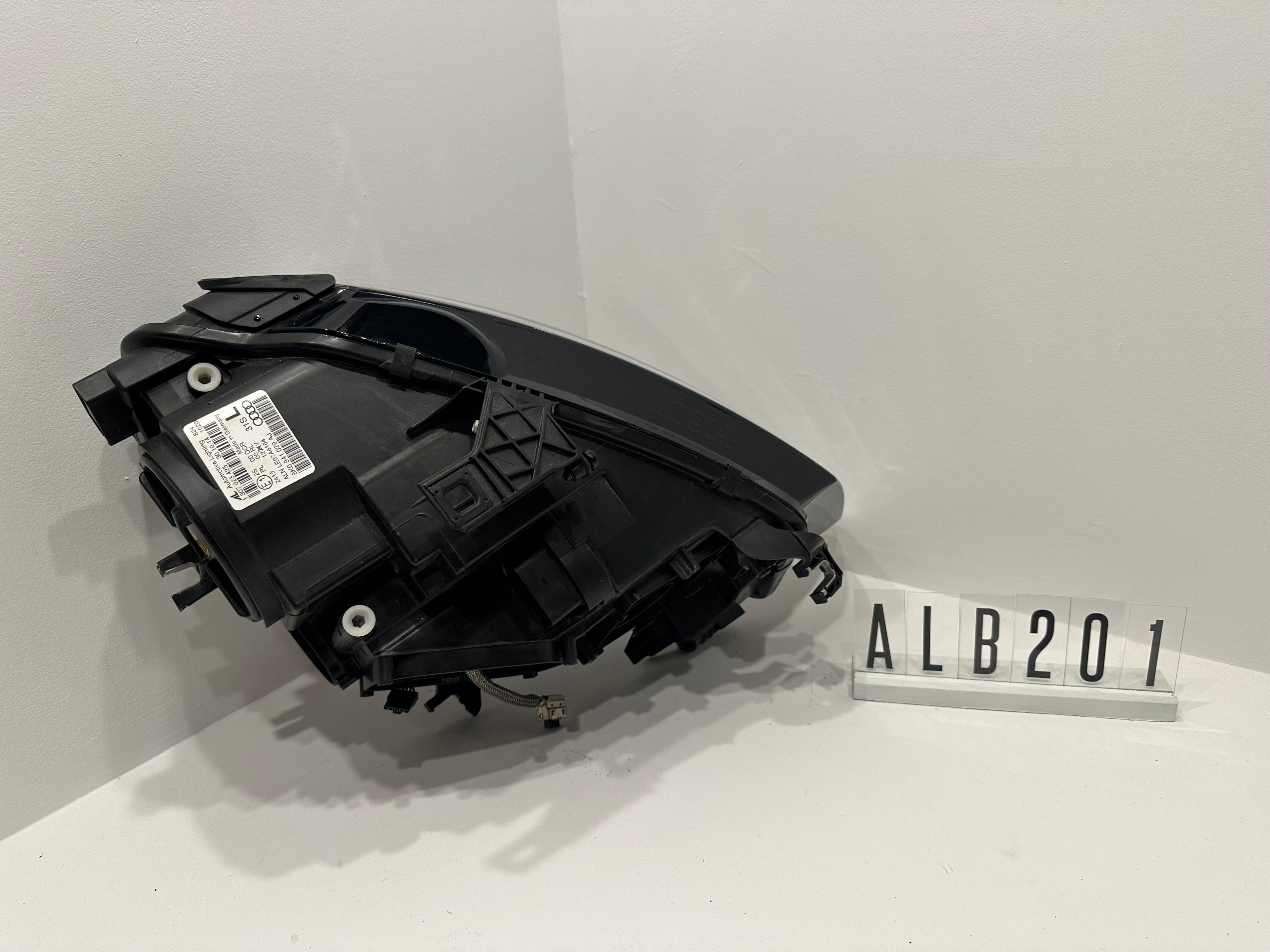 8K0 941 029 AJ; ALB 2 01; 25 Audi A4 8K Scheinwerfer links Bi-Xenon LED