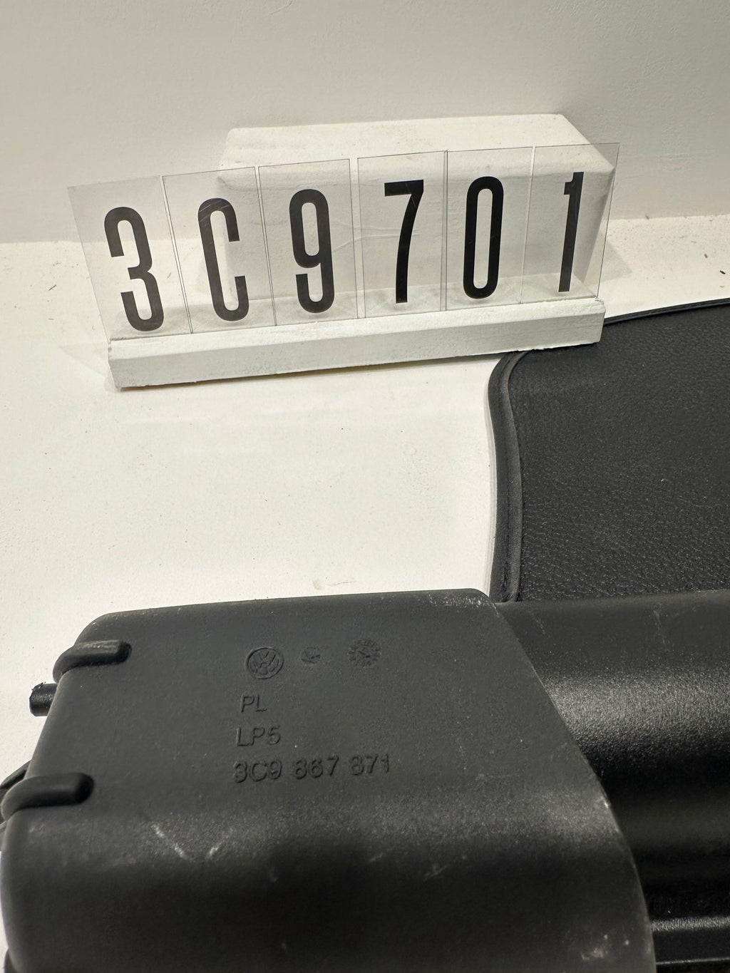 3C9  867 871; 3C9 7 01; 31 VW Passat Variant 2.0 TDI 3C/3CC Laderaumabdeckung