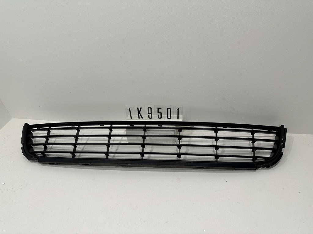 IK9 853 677 A; IK9 5 01; 38 VW 1K9-853-677-A-9B9 VW Jetta 2010-2014 Mittleres Unteres Gitter