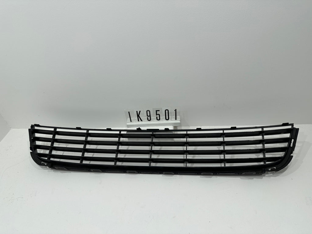 IK9 853 677 A; IK9 5 01; 38 VW 1K9-853-677-A-9B9 VW Jetta 2010-2014 Mittleres Unteres Gitter