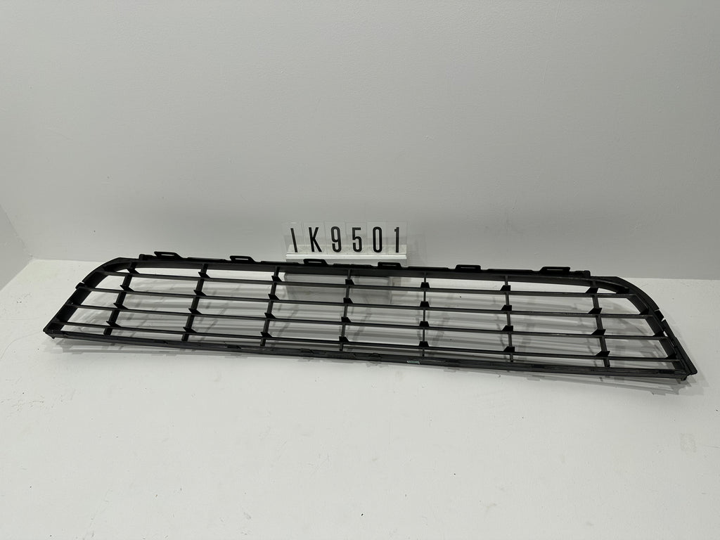 IK9 853 677 A; IK9 5 01; 38 VW 1K9-853-677-A-9B9 VW Jetta 2010-2014 Mittleres Unteres Gitter