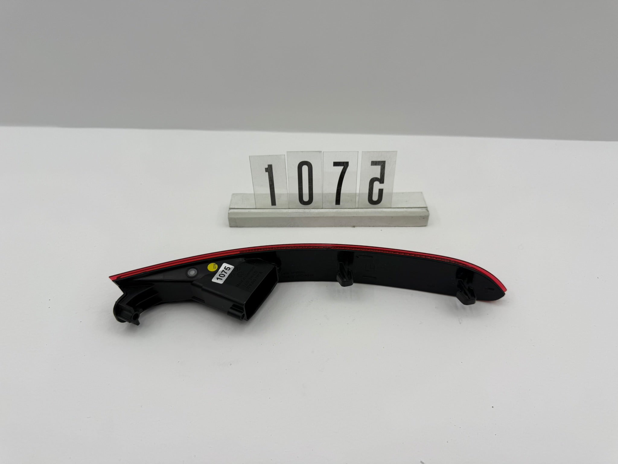7P6945701G, 1075, VW Touareg Rückstrahler Links