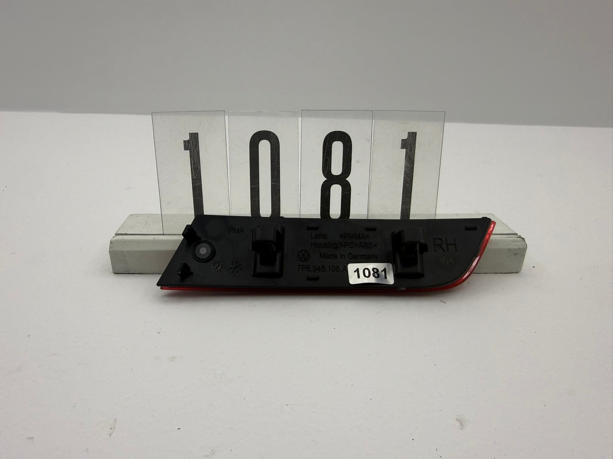 7P6945106A, 1081, Original Volkswagen Touareg Rückstrahler Rechts
