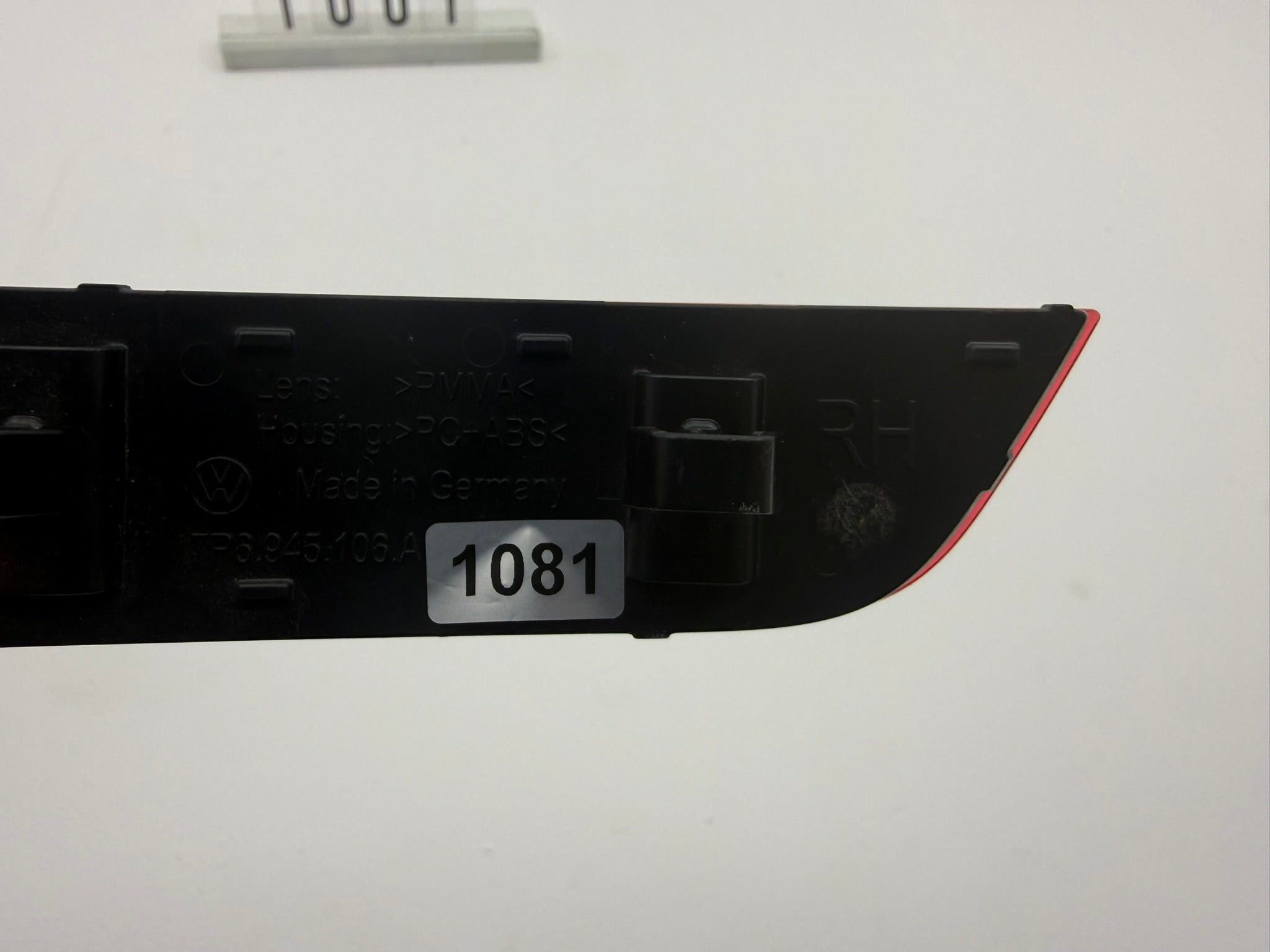 7P6945106A, 1081, Original Volkswagen Touareg Rückstrahler Rechts