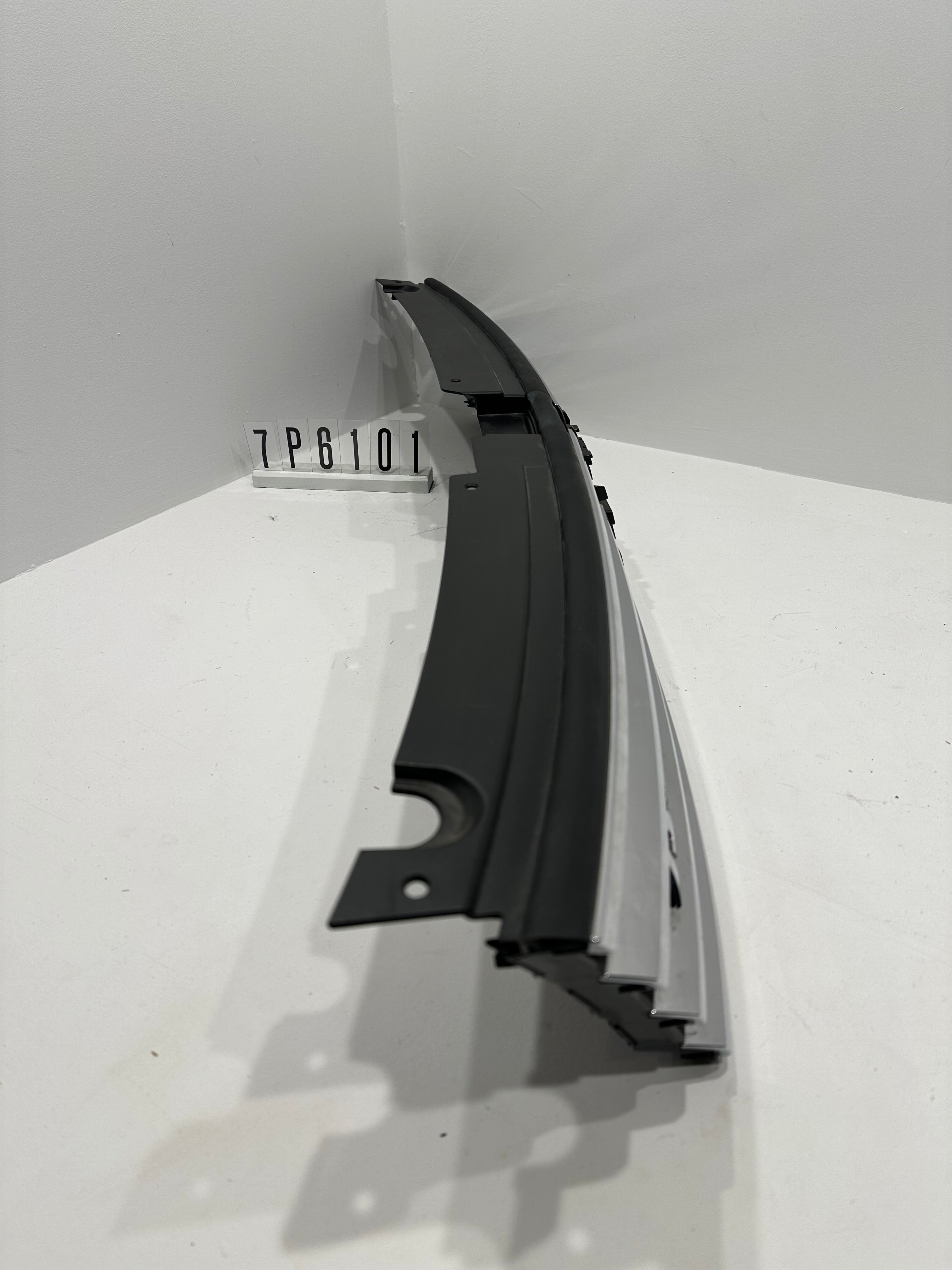 7P6 853 651 J/K/M; 7P6 1 01; 45 VW Touareg 7P Kühlergrill