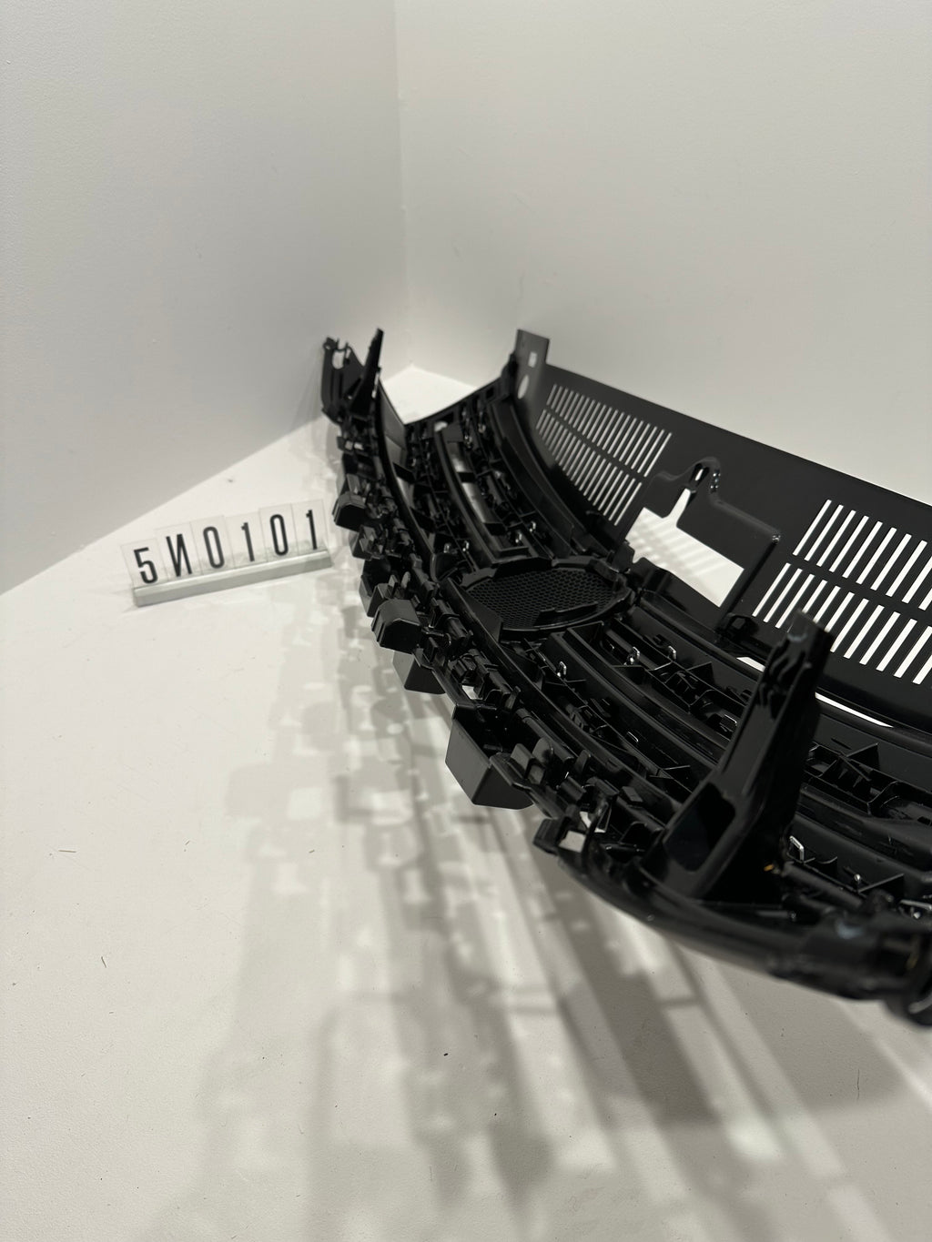 5N0 853 653 F; 5N0 1 01-02; 46/50 VW Tiguan 5N2  Kühlergrill