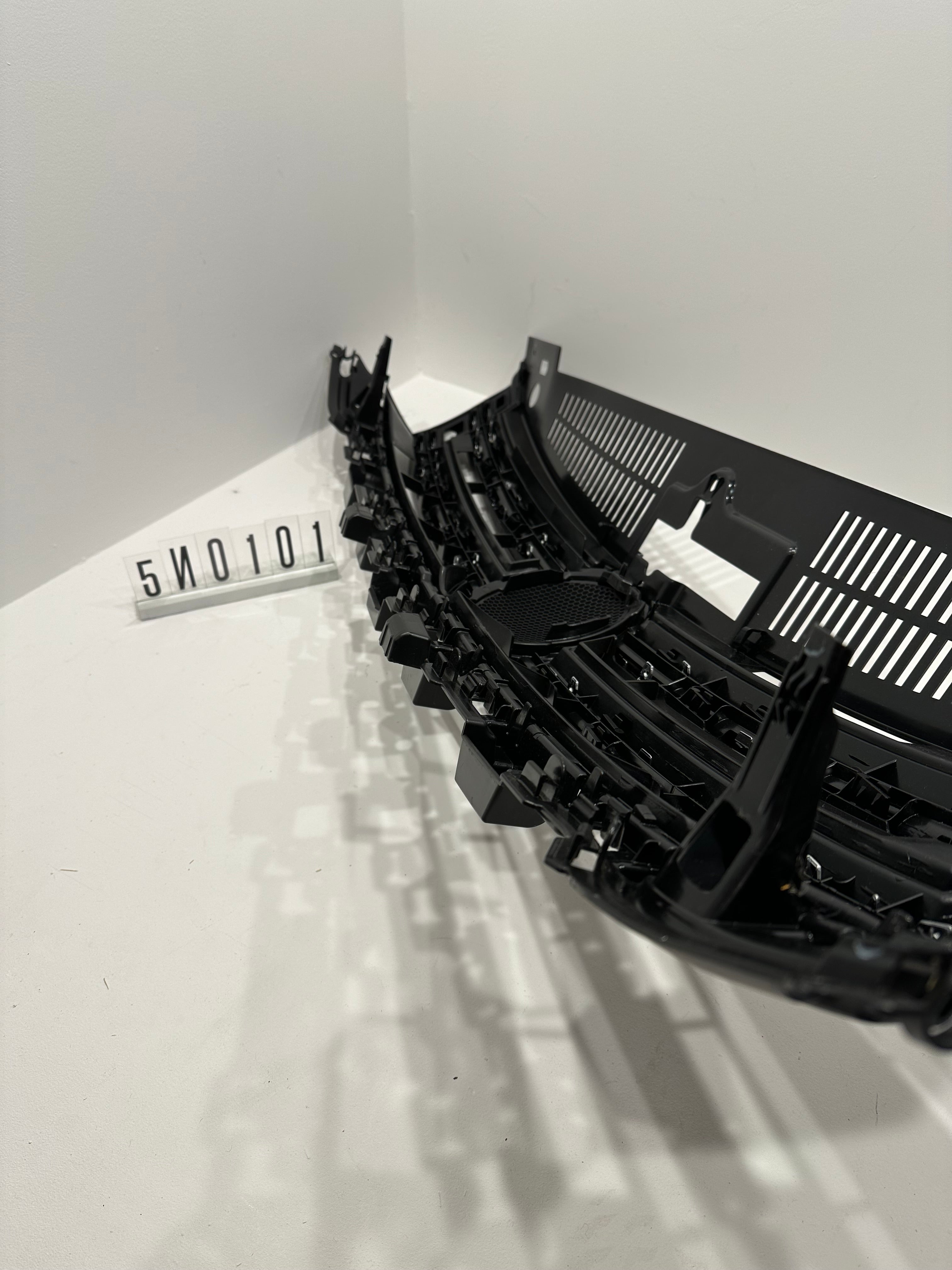 5N0 853 653 F; 5N0 1 01-02; 46/50 VW Tiguan 5N2  Kühlergrill