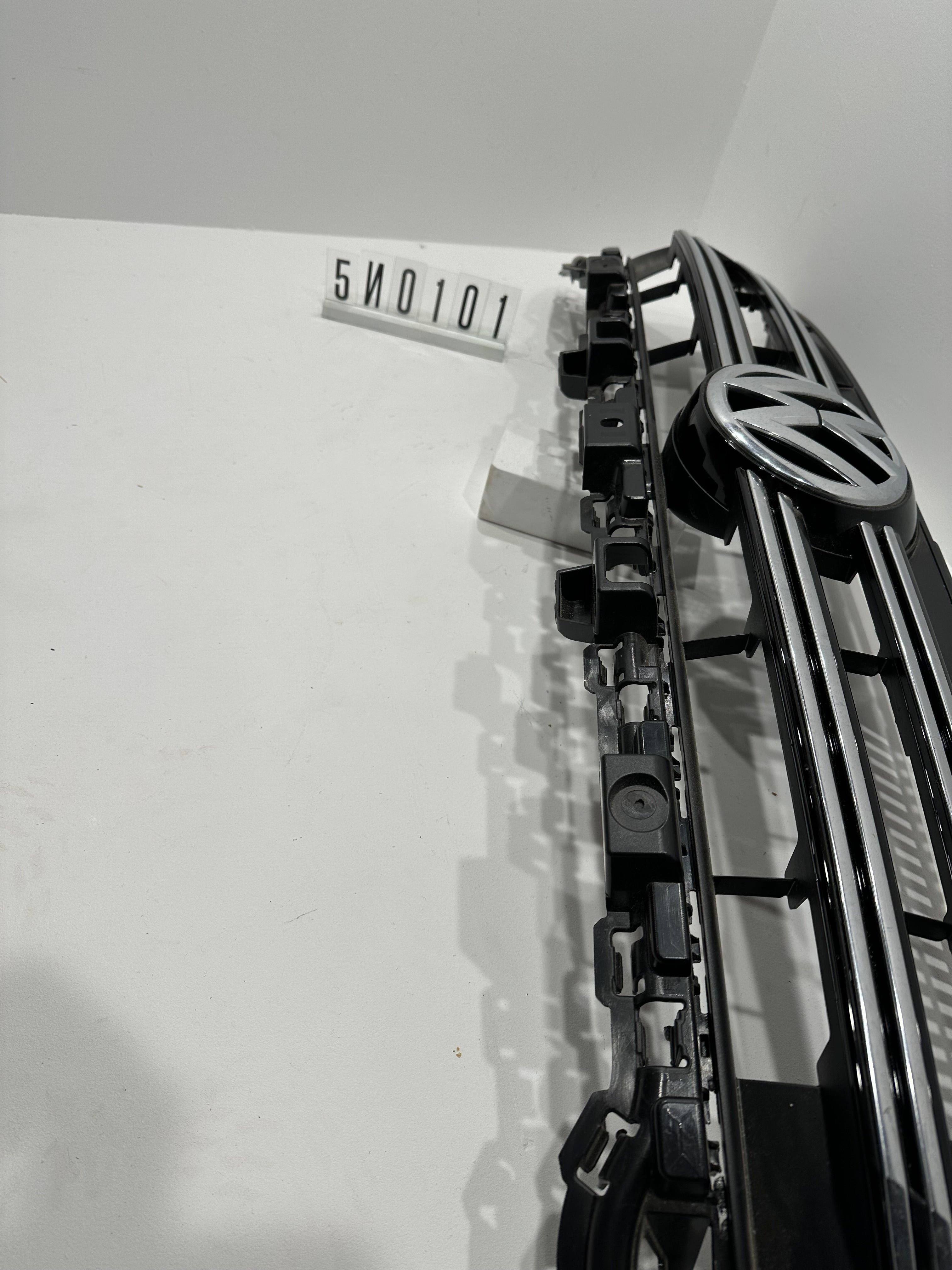 5N0 853 653 F; 5N0 1 01-02; 46/50 VW Tiguan 5N2  Kühlergrill