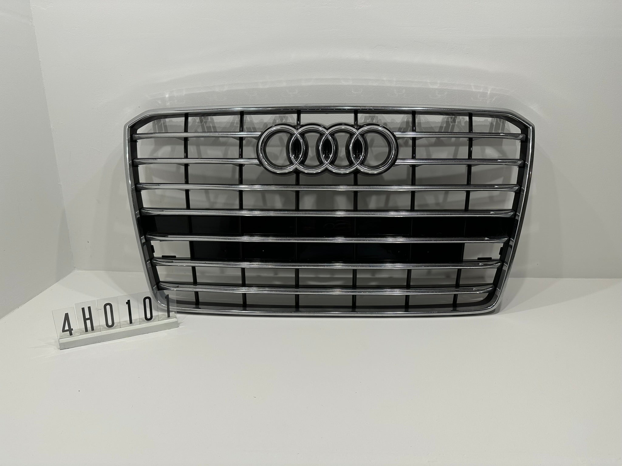 4H0 853 651 AL; 4H0 1 01; 56  Audi A8 Kühlergrill