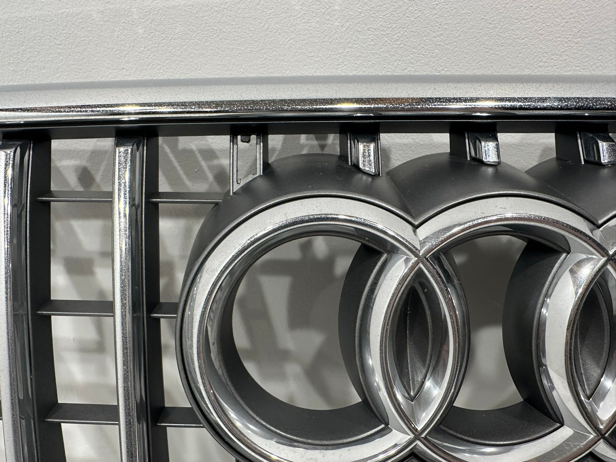 4G0 853 653 Q; 4G0 1 01-02 - Grau; 60/64 Audi A6 C7 Kühlergrill