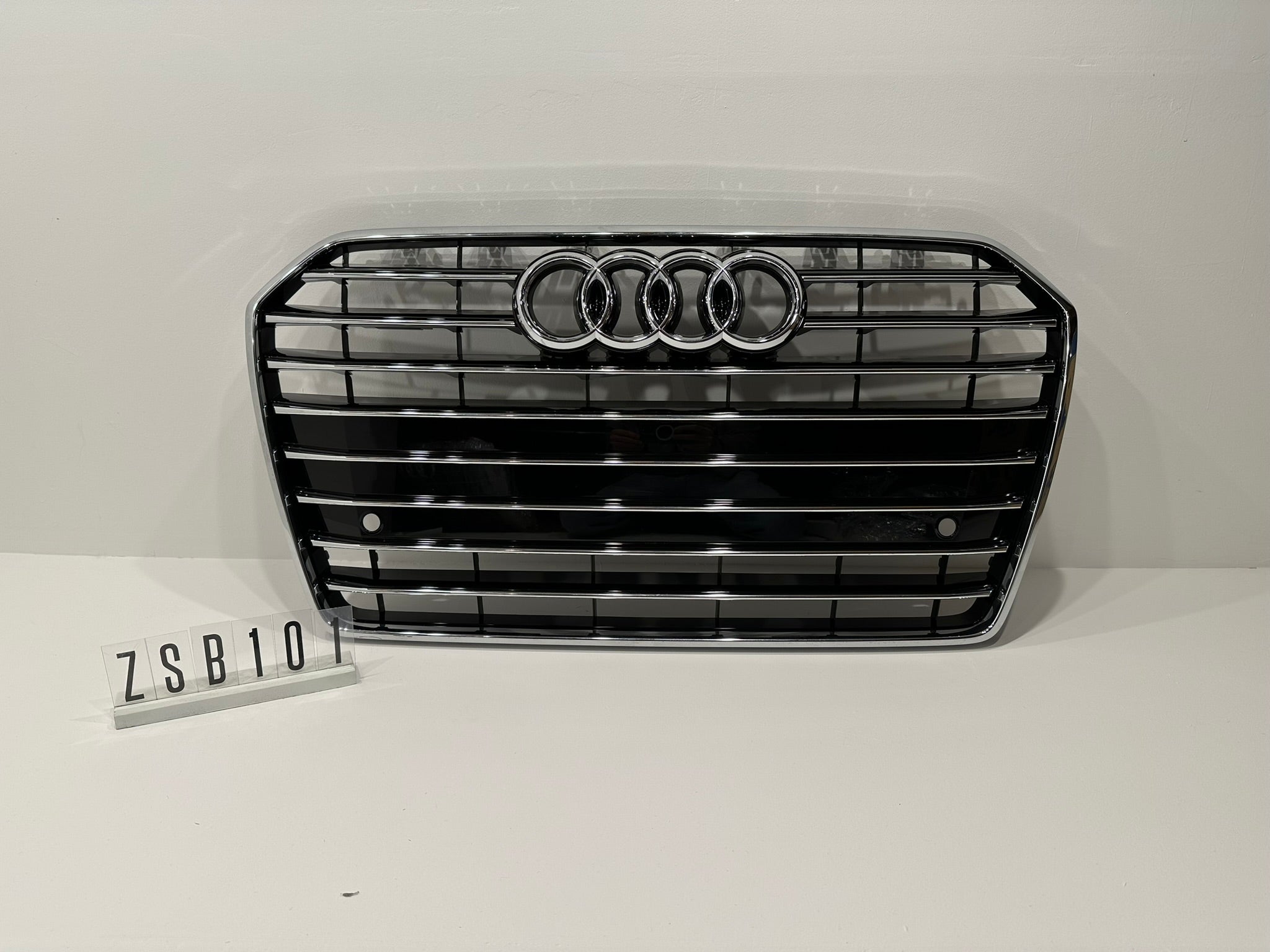 4G0 853 651 AG USA ; ZSB 1 01-02; 57-58 Original Kühlergrill Frontgrill schwarz-glänzend Audi A6 C7/ T94
